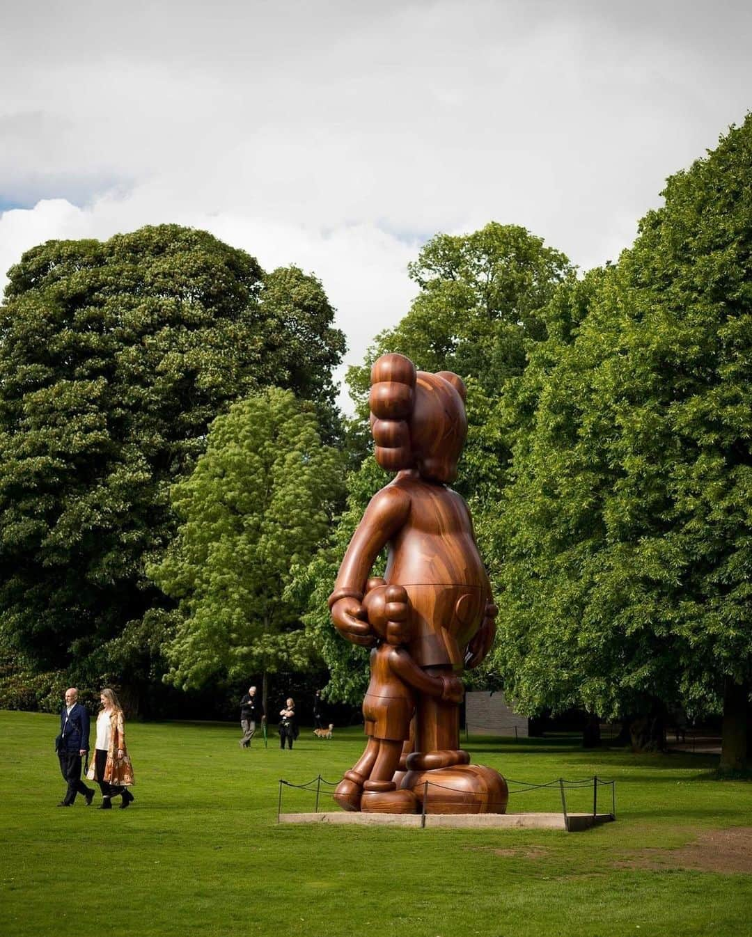 KAWSONEさんのインスタグラム写真 - (KAWSONEInstagram)「Repost from @yspsculpture • KAWS is a new publication from Phaidon celebrating the work of the influential and much-loved artist, co-written by YSP Director Clare Lilley.⁠ ⁠ Beginning his career as a street artist in the 1990s, KAWS work reaches beyond the art world into the realms of fashion, music, and popular culture at large. His 2016 exhibition at YSP remains a favourite with staff and visitors.⁠ ⁠ The book is available to order at YSP Shop, online and in store.⁠ ⁠ Find out more at 🔗 in bio - YSP Shop⁠ ⁠ KAWS, installation views at YSP, 2016 📷️ @jontywilde⁠ ⁠ #YSP ⁠@kaws @phaidonpress @clare.lilley @YSPShops #KAWS⁠  #Wakefield #Yorkshire #Sculpture #OutdoorGallery #ArtAndNature #ArtOutdoors #ExploreArtOutside #ContemporarySculpture #SculptureLovers #MyWakefield @aceagrams @mywakefield @ysi_sculpture @experiencewakefield」11月21日 8時25分 - kaws