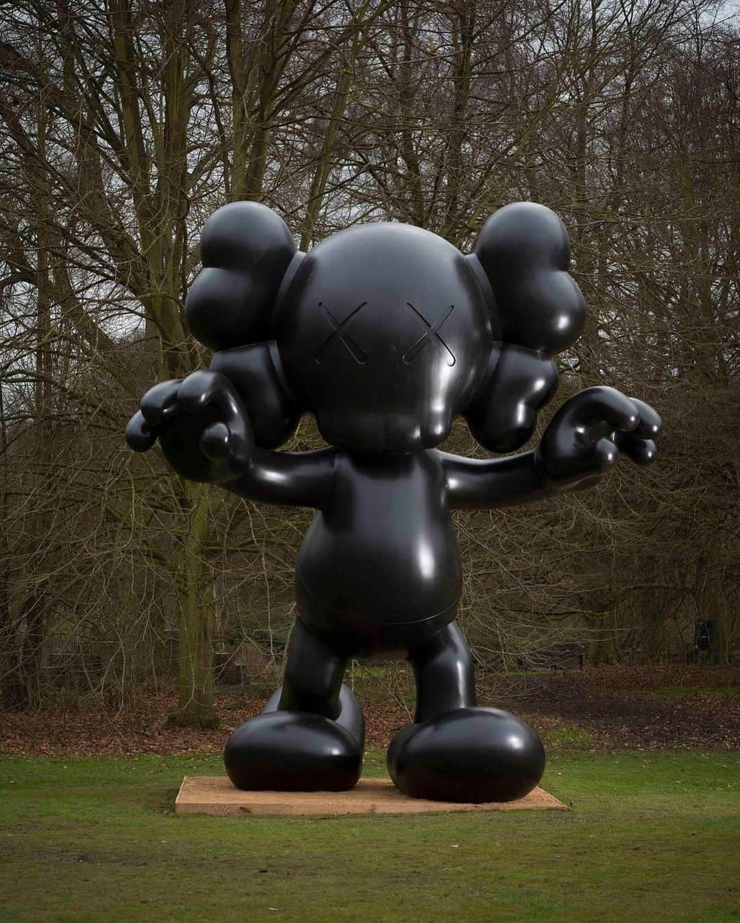 KAWSONEさんのインスタグラム写真 - (KAWSONEInstagram)「Repost from @yspsculpture • KAWS is a new publication from Phaidon celebrating the work of the influential and much-loved artist, co-written by YSP Director Clare Lilley.⁠ ⁠ Beginning his career as a street artist in the 1990s, KAWS work reaches beyond the art world into the realms of fashion, music, and popular culture at large. His 2016 exhibition at YSP remains a favourite with staff and visitors.⁠ ⁠ The book is available to order at YSP Shop, online and in store.⁠ ⁠ Find out more at 🔗 in bio - YSP Shop⁠ ⁠ KAWS, installation views at YSP, 2016 📷️ @jontywilde⁠ ⁠ #YSP ⁠@kaws @phaidonpress @clare.lilley @YSPShops #KAWS⁠  #Wakefield #Yorkshire #Sculpture #OutdoorGallery #ArtAndNature #ArtOutdoors #ExploreArtOutside #ContemporarySculpture #SculptureLovers #MyWakefield @aceagrams @mywakefield @ysi_sculpture @experiencewakefield」11月21日 8時25分 - kaws