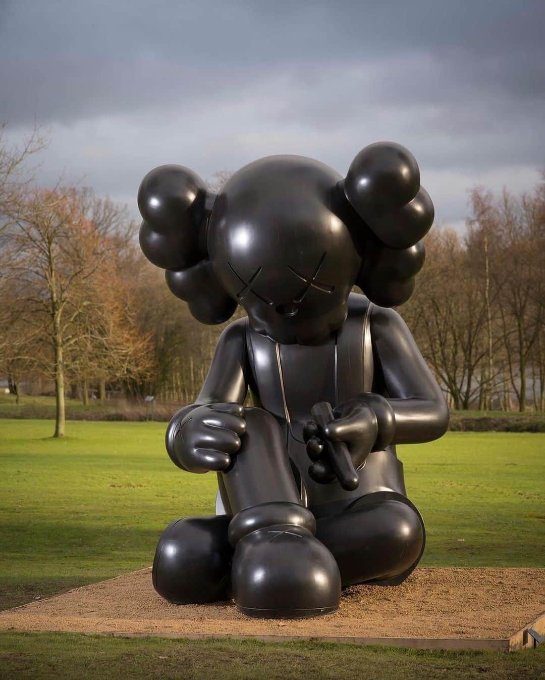 KAWSONEさんのインスタグラム写真 - (KAWSONEInstagram)「Repost from @yspsculpture • KAWS is a new publication from Phaidon celebrating the work of the influential and much-loved artist, co-written by YSP Director Clare Lilley.⁠ ⁠ Beginning his career as a street artist in the 1990s, KAWS work reaches beyond the art world into the realms of fashion, music, and popular culture at large. His 2016 exhibition at YSP remains a favourite with staff and visitors.⁠ ⁠ The book is available to order at YSP Shop, online and in store.⁠ ⁠ Find out more at 🔗 in bio - YSP Shop⁠ ⁠ KAWS, installation views at YSP, 2016 📷️ @jontywilde⁠ ⁠ #YSP ⁠@kaws @phaidonpress @clare.lilley @YSPShops #KAWS⁠  #Wakefield #Yorkshire #Sculpture #OutdoorGallery #ArtAndNature #ArtOutdoors #ExploreArtOutside #ContemporarySculpture #SculptureLovers #MyWakefield @aceagrams @mywakefield @ysi_sculpture @experiencewakefield」11月21日 8時25分 - kaws