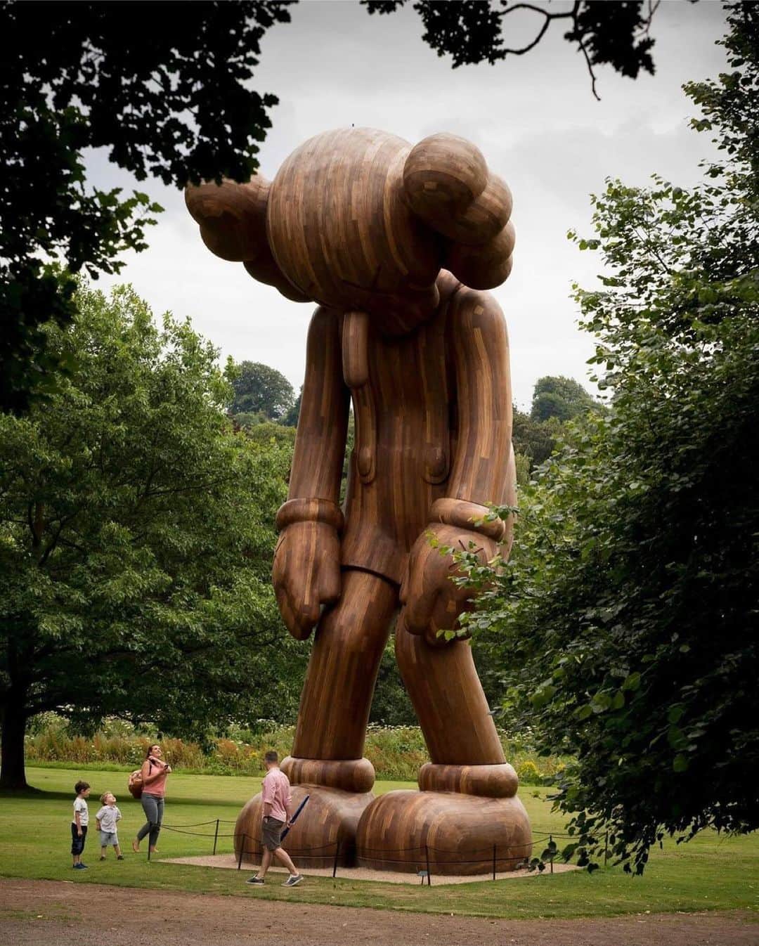 KAWSONEのインスタグラム：「Repost from @yspsculpture • KAWS is a new publication from Phaidon celebrating the work of the influential and much-loved artist, co-written by YSP Director Clare Lilley.⁠ ⁠ Beginning his career as a street artist in the 1990s, KAWS work reaches beyond the art world into the realms of fashion, music, and popular culture at large. His 2016 exhibition at YSP remains a favourite with staff and visitors.⁠ ⁠ The book is available to order at YSP Shop, online and in store.⁠ ⁠ Find out more at 🔗 in bio - YSP Shop⁠ ⁠ KAWS, installation views at YSP, 2016 📷️ @jontywilde⁠ ⁠ #YSP ⁠@kaws @phaidonpress @clare.lilley @YSPShops #KAWS⁠  #Wakefield #Yorkshire #Sculpture #OutdoorGallery #ArtAndNature #ArtOutdoors #ExploreArtOutside #ContemporarySculpture #SculptureLovers #MyWakefield @aceagrams @mywakefield @ysi_sculpture @experiencewakefield」