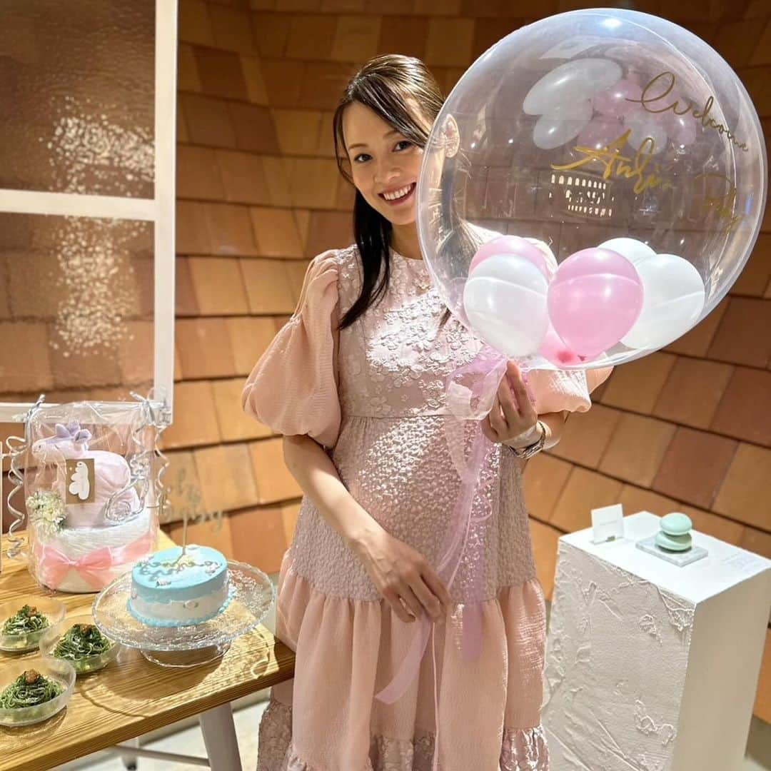 伴杏里さんのインスタグラム写真 - (伴杏里Instagram)「🎈⭐️🎈⭐️🎈⭐️🎈 大好きなみんなからの Baby shower👼🩵🩷  準備から何から何まで考えていてくれたこと　こうやってみんなで集まってくれたこと本当に嬉しいです、心からありがとう💞🥺💞 お腹のベビーも喜んでいました👶 頑張ろうっていうパワーをたくさんもらえた時間👼🥺💞💞 HAPPY😻  #babyontheway  #babyshower  #thankyou」11月21日 8時17分 - anri.ban