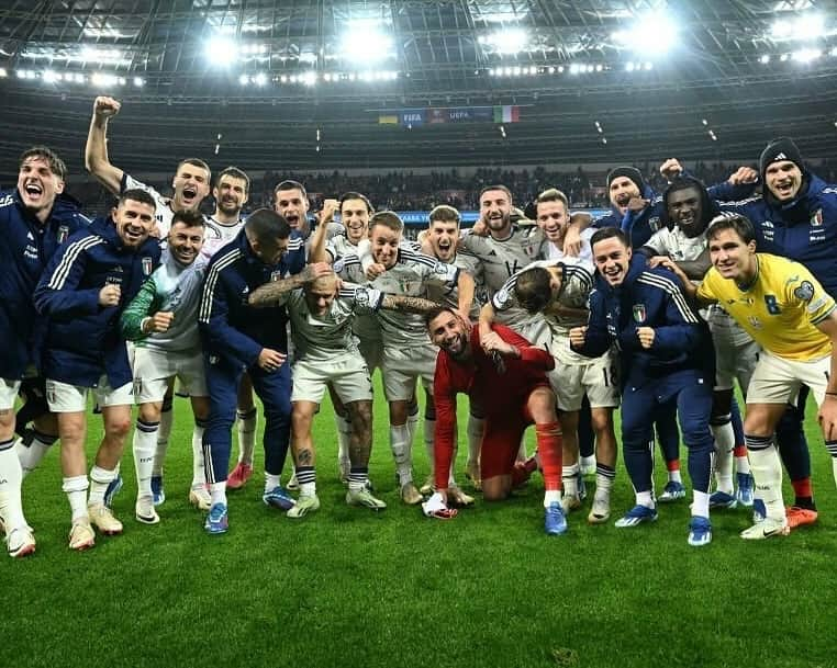 マッテオ・ダルミアンのインスタグラム：「#Euro2024: we are coming 💙🤍  #italia #Nazionale #Azzurri  #UcrainaItalia」