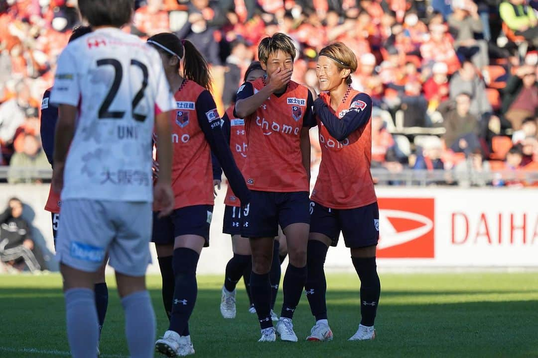 有吉佐織さんのインスタグラム写真 - (有吉佐織Instagram)「🐿️🧡  ホーム開幕戦勝利〜👏 たくさんの方々がNACK5に足を運んでいただき たくさんの応援がラストのラストで はるなのゴールに繋がったと思います ありがとうございます  また日曜日の広島戦に向けて 全員で練習からこだわっていきます⚽️  #大宮アルディージャventus  #weリーグ #NACK5スタジアム大宮 #応援ありがとうございました」11月21日 8時20分 - ariyoshisaori_1101