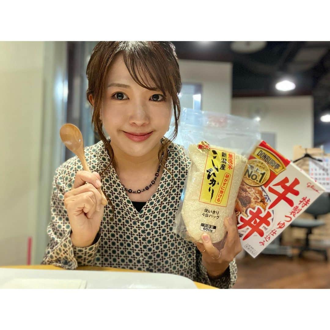 鬼頭由芽さんのインスタグラム写真 - (鬼頭由芽Instagram)「11月15日（水曜）のレコレールは 「SNS」がテーマでした！ 2023年SNSはどんな感じだったか！？2024年はどうなりそう！？ というのを、ITジャーナリストの三上洋さんにお話ししていただきました☺️  更に注目のアーティストSUKEROQUEのSHOHEIさんをゲストにお迎え✨ ラジオへの想いも詰まった新曲「トランジスタレディオ」配信中✨  16日（木曜日）は「ズボラ」にレコレール😌 皆さんのズボラエピソード最高でした。笑 個人的には「昨日、冷凍ホットケーキを解凍するのがめんどくさくてそのままかじって差し歯が取れた。今日は歯医者が休みでピンチ」という方に拍手を送りたい😌✨笑  ゲストには意識低い系マーケター小口覺さんに、ズボラアイテム＝便利グッズを紹介していただきました！ どんぶりから牛丼を直食べできる炊飯器、すばらしー😂 シャーペンのカチカチすらサボれる技術、普通にすごいー😂  今週もとっても楽しかったー！」11月21日 8時33分 - xxyumeyumexx