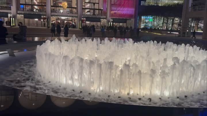 アレック・ボールドウィンのインスタグラム：「20 seconds of Lincoln Center…」