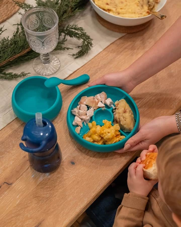 OXOさんのインスタグラム写真 - (OXOInstagram)「This Thanksgiving, let OXO be your sidekick in creating unforgettable family feasts. From prep to plate, we've got the gadgets to make every moment deliciously memorable, even for the littlest members of your family. 🍂🍴 #OXOBetter  📷: @caroldemauro」11月21日 8時35分 - oxo