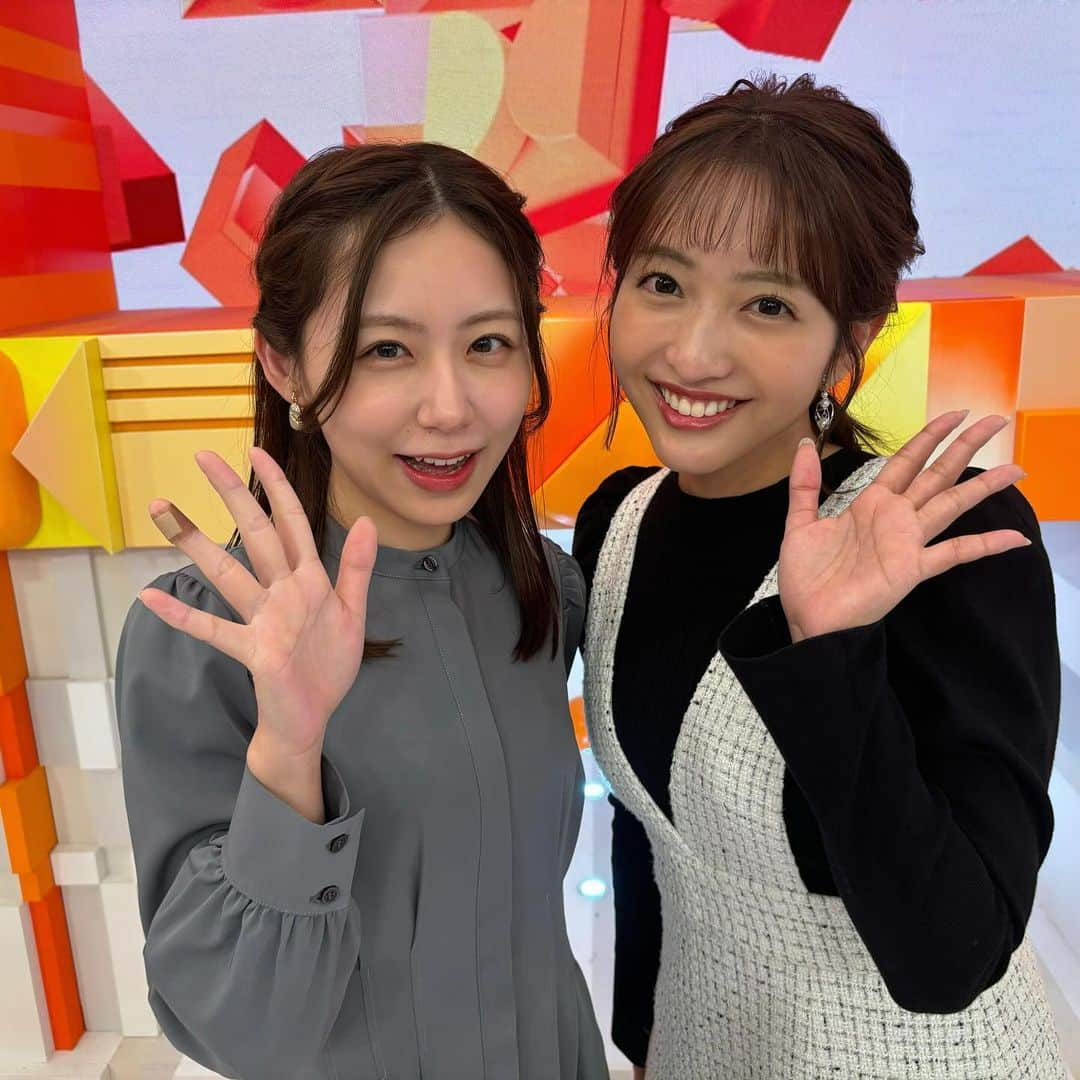 藤本万梨乃のインスタグラム：「* ウインクへたっぴ姉妹 #めざましテレビ  #色々考えて2枚目にした」