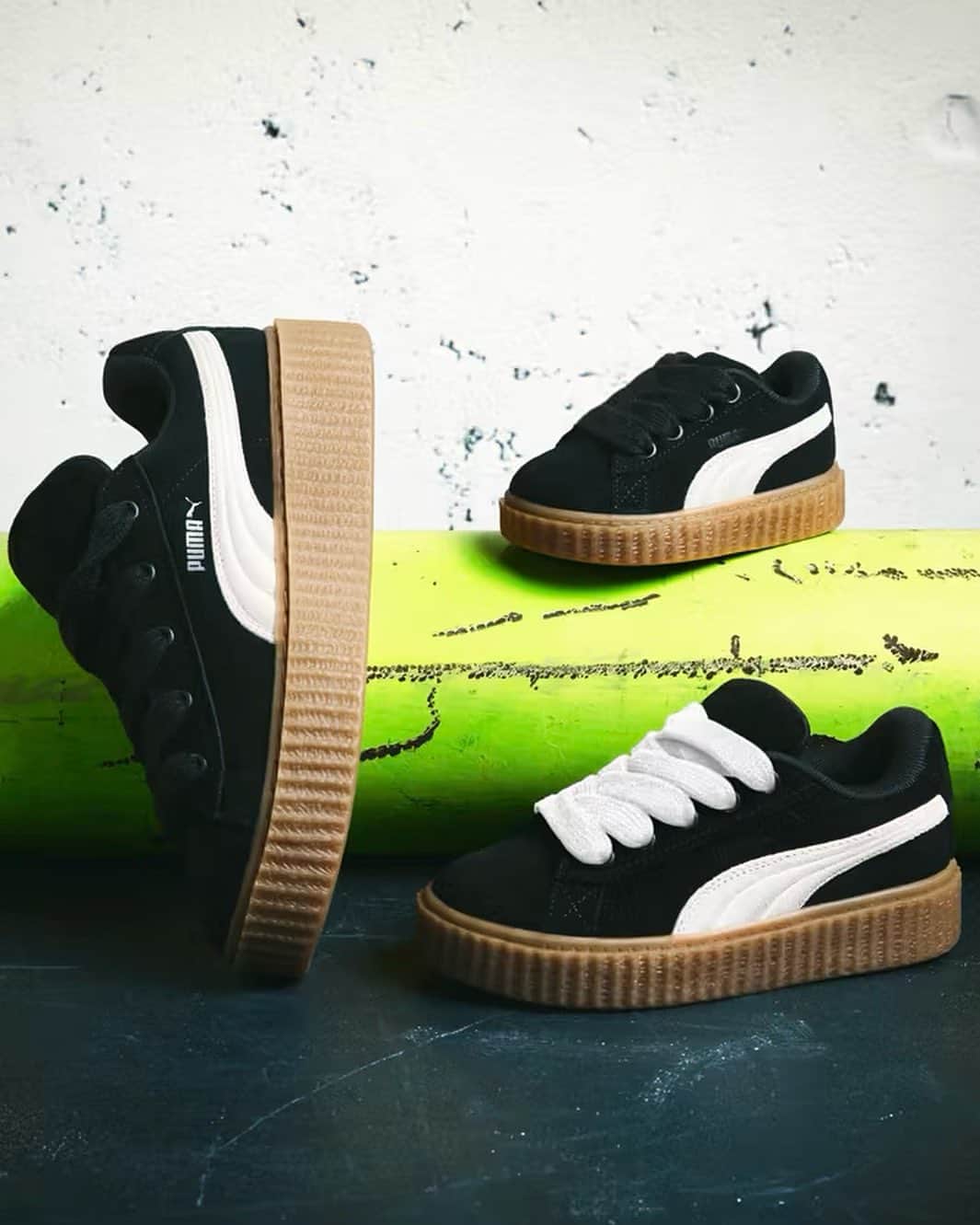 Nice Kicksさんのインスタグラム写真 - (Nice KicksInstagram)「Rihanna’s FENTY x PUMA Creeper is returning as the Puma Creeper Phatty with an extra-padded design and stacked gum sole 👀  “When designing the Creeper Phatty we wanted to reinvent the OG Creeper that was loved by so many. It’s a classic silhouette that has been missed, so it’s return had to be bigger.” - @badgalriri   @nicedrops: 11/30 (US), 12/1 (Global) 🗓️」11月21日 8時52分 - nicekicks