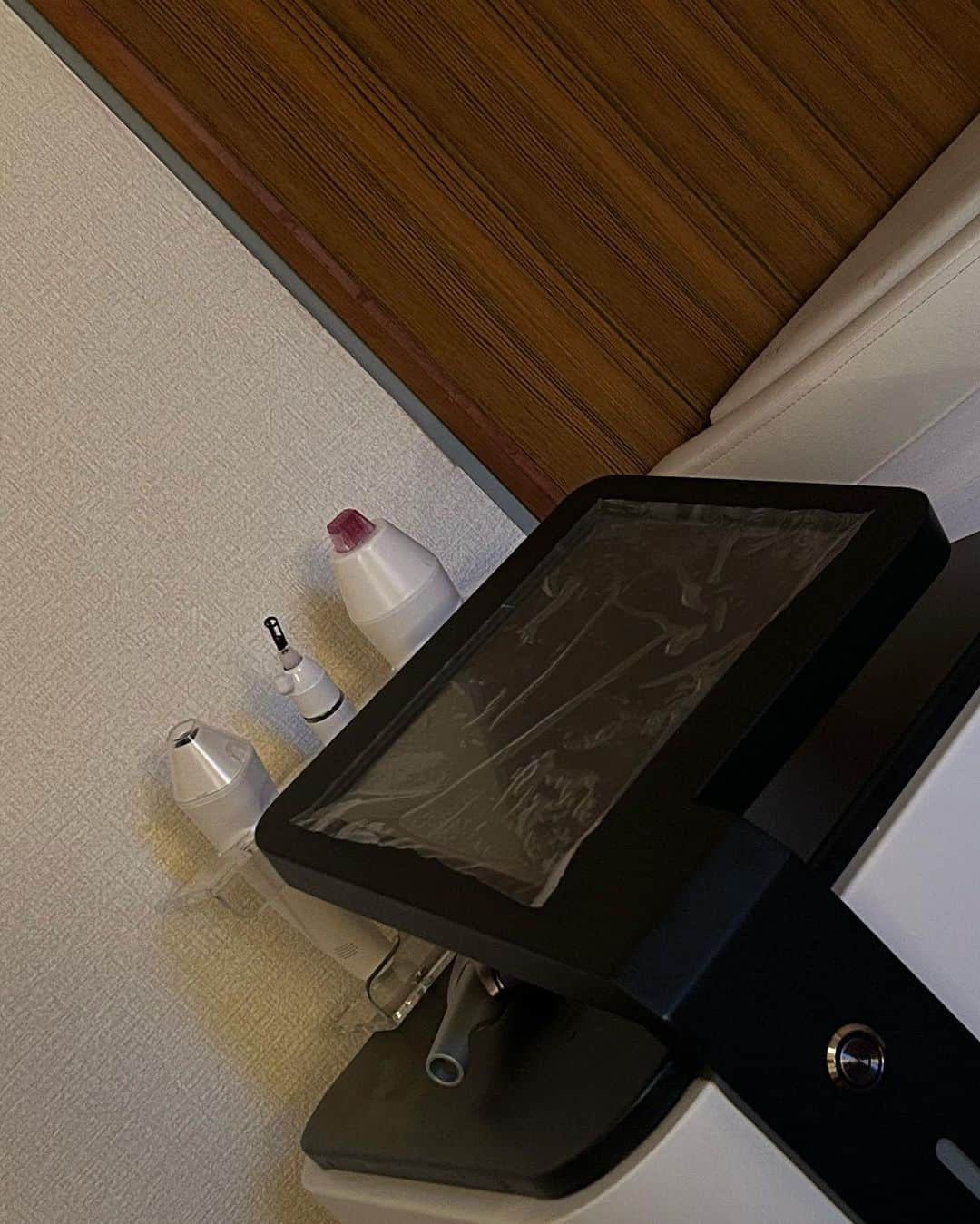 世手子さんのインスタグラム写真 - (世手子Instagram)「PR  Facial beauty treatment using COLD PLASMA, a popular beauty device in Korea🇰🇷 No downtime🤩 Effective for acne scars, scars, pores, age spots, and sagging skin👏 @plasma_kanby1  #韓美 #韓国美容 #韓国コルギ #川崎エステ #川崎サロン #川崎フェイシャル #川崎コルギ #プラズマフェイシャル 行ってきたよ^_^ 韓国で流行中の美容機器COLD PLASMAを使ったフェイシャルエステ(ﾟ∀ﾟ) ダウンタイムなしだからいいね(*☻-☻*) まずはコルギして プラズマ施術したよ ニキビ跡、傷跡、毛穴、シミ、たるみに効果ありです（＾ν＾） ピリピリする感じ 施術後に鎮静パックで終わり(*^◯^*) 日本にいながら韓国のプラズマ施術できるのは嬉しい(*'ω'*) 是非やってみて(￣∀￣)」11月21日 8時43分 - rojide
