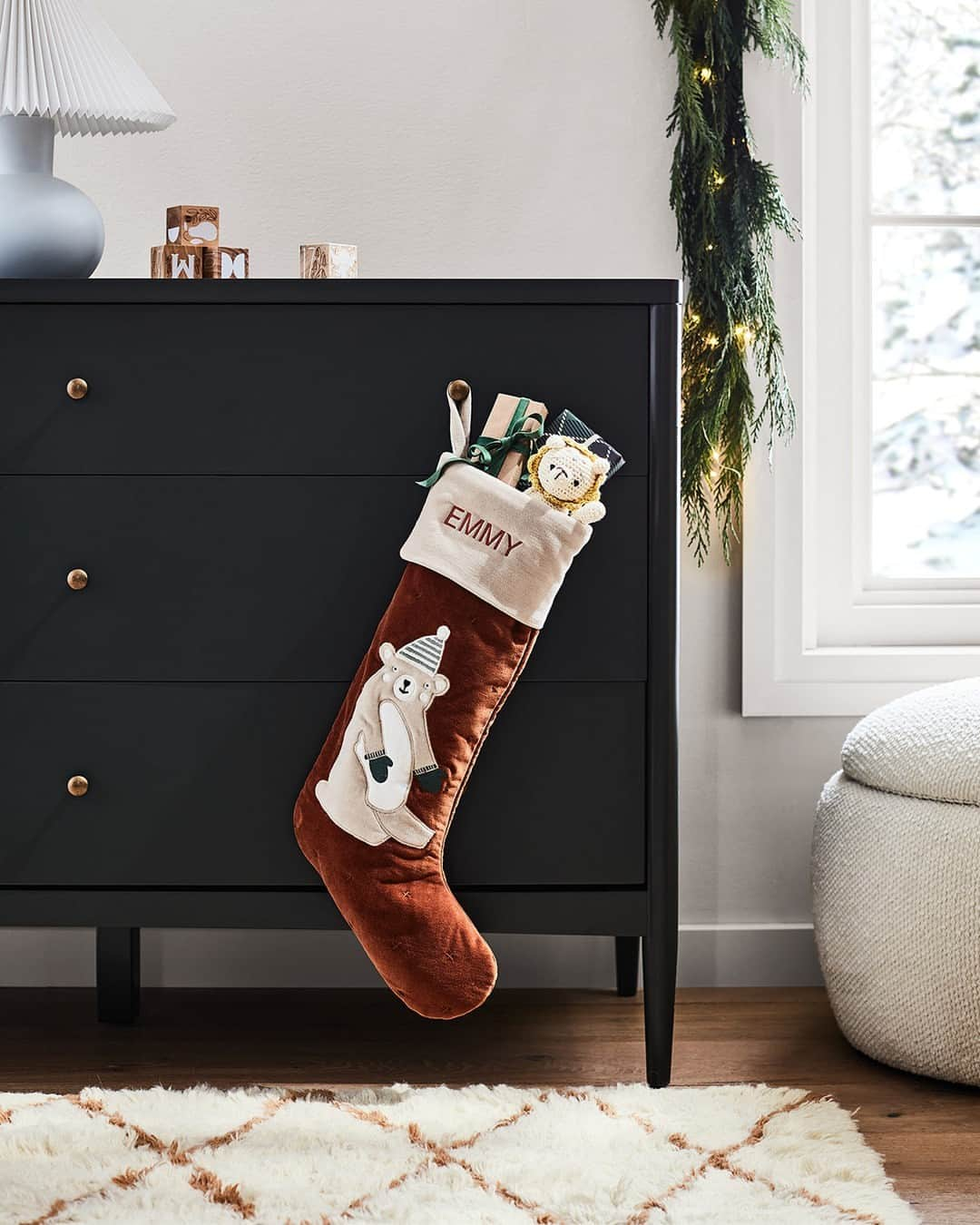 ジャスミン・トゥークスのインスタグラム：「Where are our last-minute shoppers? 🙋🏼  This is your reminder: Time is almost up to get your personalized stockings! Order by December 3 to have them arrive by Christmas.  #HolidayDecor #ChristmasStocking #PersonalizedStockings」