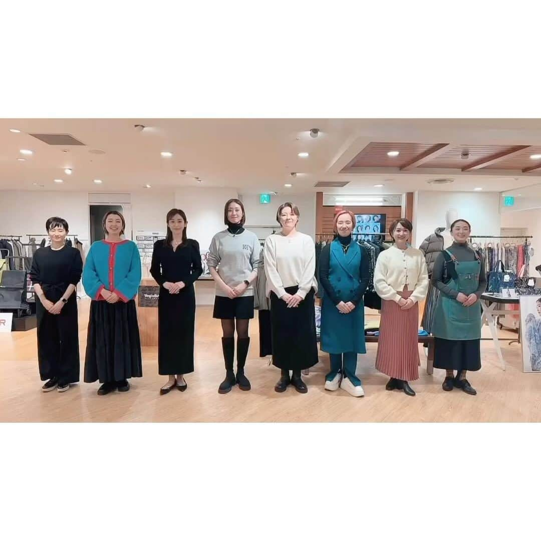 花陽みらのインスタグラム：「【日比谷シャンテPOPUP】11/8-19。 本当にありがとうございました。  沢山の方々に足を運んでいただきました。 皆さま温かく、心からの感謝を。 沢山のパワーをいただきました。  ありがとうございました。  そして、連日沢山の先輩、後輩の方々も来てくださりました🙏🕊️✨ あたたかい。心強い。 大好きな存在。  #日比谷シャンテPOPUP #DAK   〈出店者〉 ◾️#鳳翔大 さん ジュエリー･バッグ･ﾌｧｯｼｮﾝｱｲﾃﾑなど出品 ◾️#貴千碧 喜昆布（佃煮）出品 ◾️#春花きらら さん ファッションアイテムなど出品 ◾️#桜 一花 さん ハンドメイドアクセサリー出品 ◾️#珠まゆら さん 洗濯洗剤など出品 ◾️#夏空李光 さん ハトムギ商品出品 ◾️#遥海おおら さん 梅ジェンヌショコラ出品 ◾️#白姫あかり さん ハンドメイドアクセサリー出品 ◾️#鞠花ゆめ さん 炭酸パック出品 ◾️#彩星りおん さん 美容ジェル出品 ◾️#星乃あんり さん ハンドメイドアクセサリー出品 ◾️#花陽みく オリジナルコーヒー出品  3枚目〜のお客様 (3枚目)#陽月華 さん・#彩凪翔 さん (4枚目)#美弥るりか さん・#宇月颯 さん (5枚目)#愛月ひかる さん・#漣レイラ さん (6枚目)#夕霧らい さん・#扇けい さん (7枚目)#綾月せり さん #鳳真由 さん(ワインWS開催) #白峰ゆり さん (8枚目)#和海しょう さん (9枚目)#蒼乃夕妃 さん#中河内雅貴 さん」