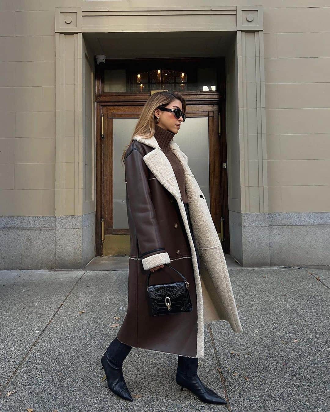 エイミー・ソングのインスタグラム：「Ladies stepping out in the SOS best selling Farrah jacket.」