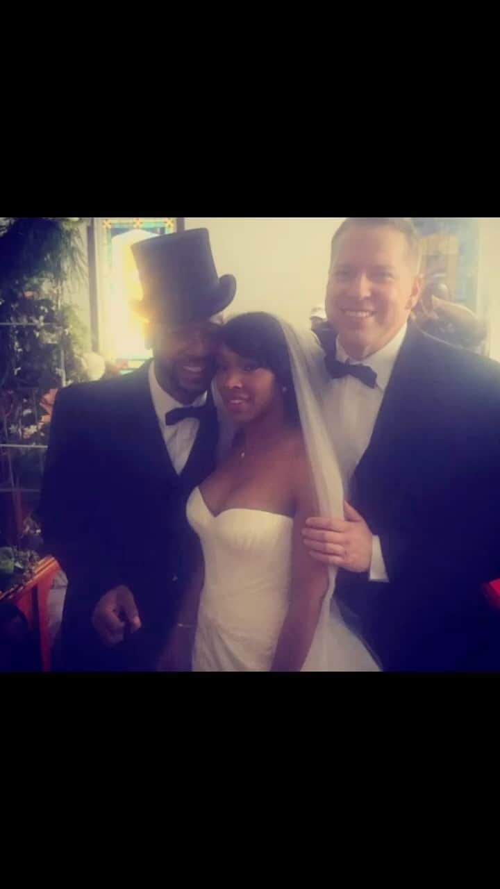 のインスタグラム：「When @garyowencomedy is your best man! Back to the funny! @malika legendary pic! #LOSTFiles #DefinitelyDivorcing」