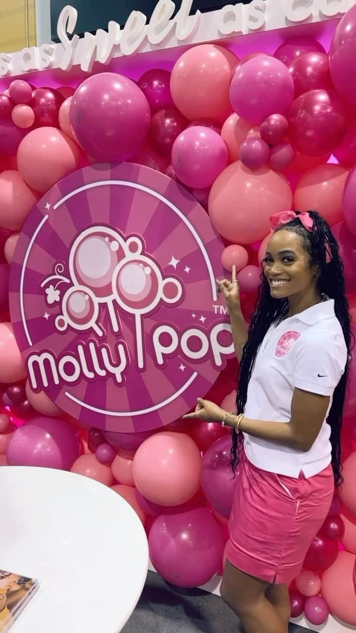 レイチェル・リンゼイのインスタグラム：「The Molly Pop team and I had a #MollyGood time at our first ever Global Produce and Floral show back in October. If you don’t know, I have a very *healthy* obsession with grapes and after having Molly’s, I think you will too!   For me, it’s not just about enjoying the things you love, it’s about investing in them. Not only do I believe in this company but #MollyPop Citrus took home the 2023 Award for Best First Time Exhibitor! Keep an eye out for more from me and team Molly Pop!   #MollyMondays #grapes #ifpa #globalproduceshow2023 #citrus #freshproduce」