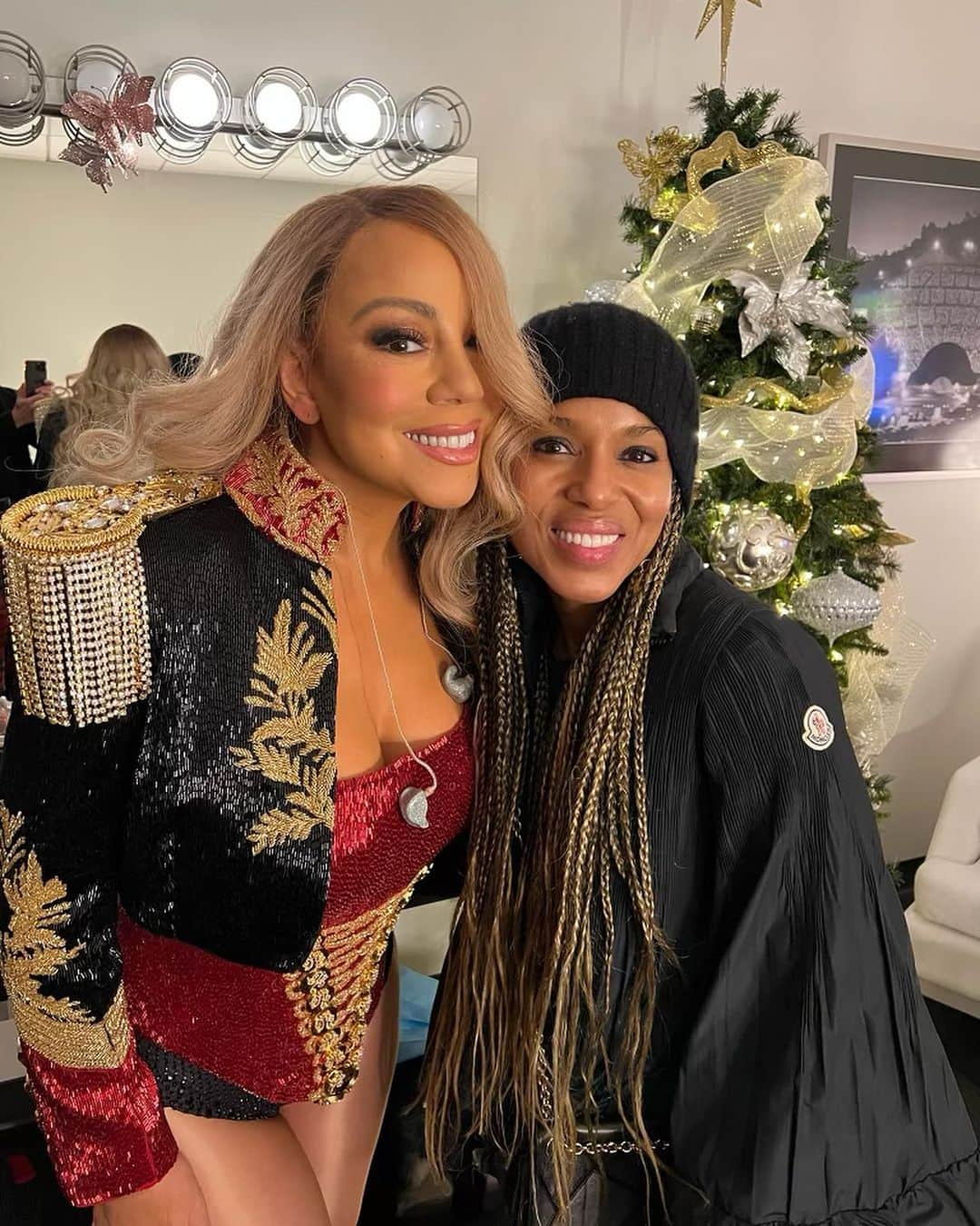 ケリー・ワシントンのインスタグラム：「I got to see the Queen of Christmas 🎄🌟 thank you so much @mariahcarey for a beautiful evening at the Hollywood Bowl ❤️」