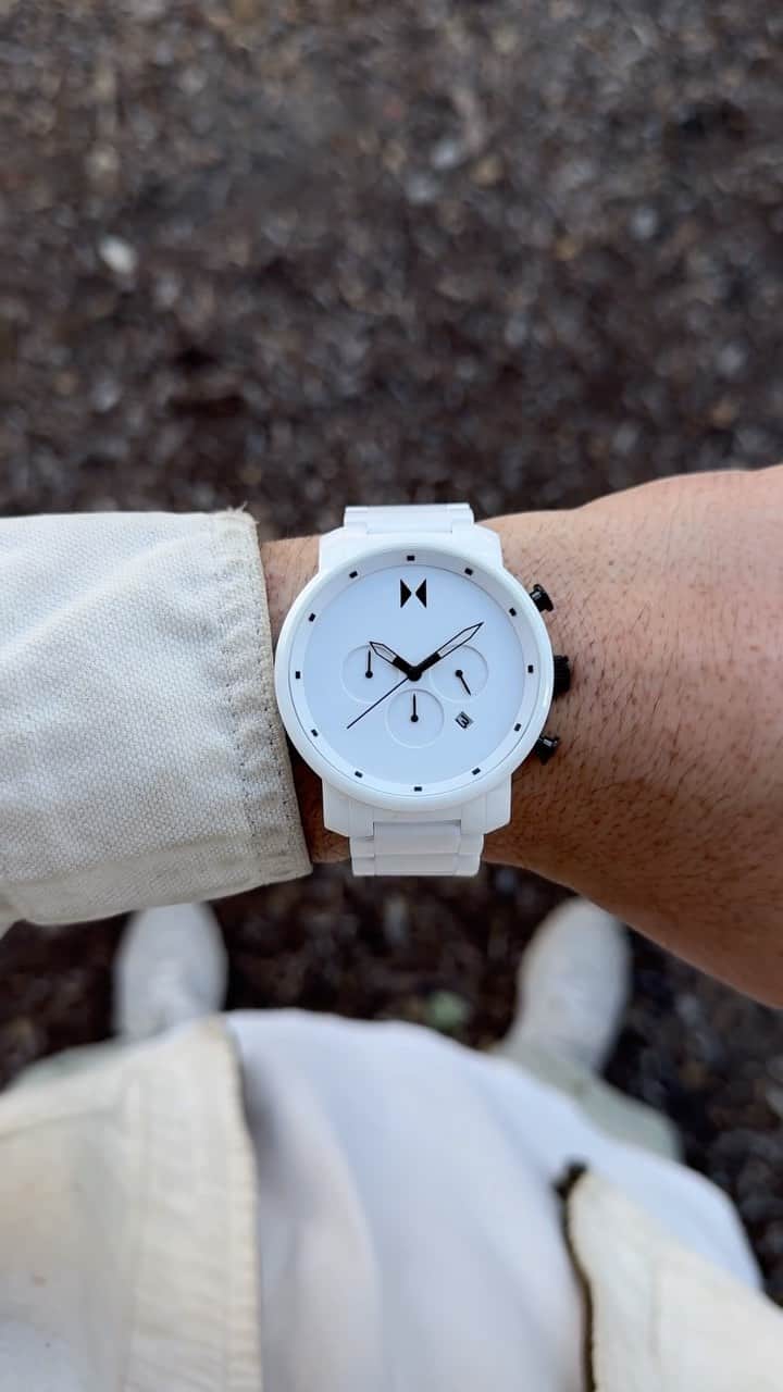 MVMTのインスタグラム：「From rocket tech and formula racing to your wrist: this state-of-the-art ceramic material has traveled to space on the cones of rockets, soared the skies on jet engines, and hit the most ferocious speeds in the game on formula race cars. #jointhemvmt #watches #ceramicwatch」