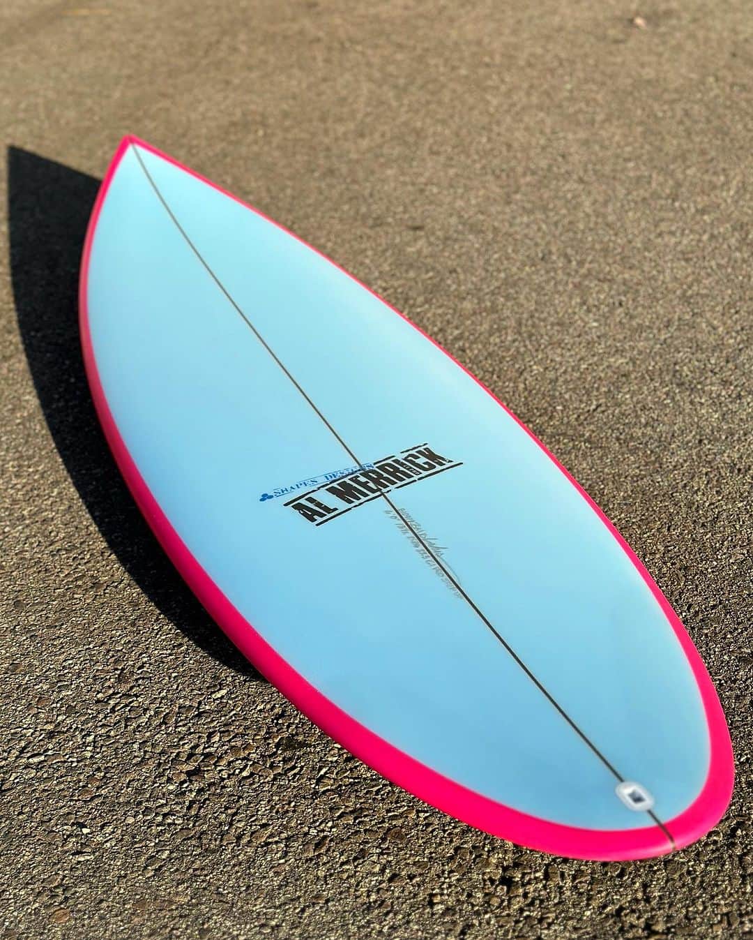 レイキー・ピーターソンのインスタグラム：「@lakeypeterson’s CI Pro Step-ups are Pipe ready.   6’0 x 18 ½” x 2 5/16” 6’2 x 18 ½” x 2 5/16” 6’4 x 18 ½” x 2 3/8”   #ciSurfboards #ciProStepUp #ciPro #BrittMerrick」