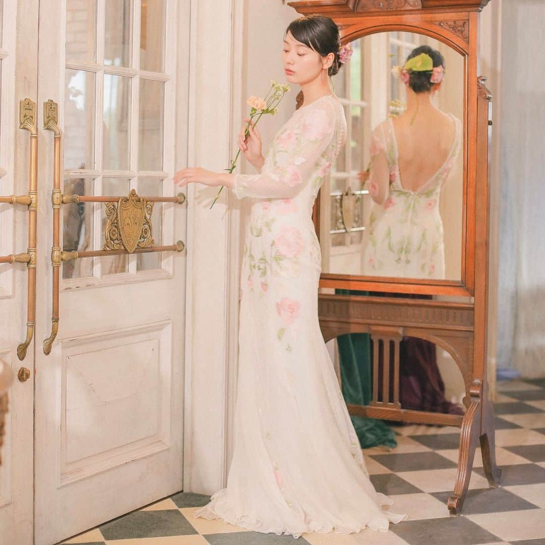 aedamさんのインスタグラム写真 - (aedamInstagram)「.  @temperleybridal  Aubrey dress  パステル調のシンメトリーなお花の刺繍がキュートでロマンティックな雰囲気のdress。  ご試着予約やご質問について、 お気軽にお問い合わせ下さいませ。 . TEL 0532-32-1006 公式LINE@aedamで検索🔎 追加後フルネームを送信いただき登録が完了いたします。  #temperlybridal  #インポートドレス  #カラードレス  #フォトウェディング  #ドレスショップ  #aedam  #アエダム #レストランウェディング」11月21日 20時12分 - aedam.wedding