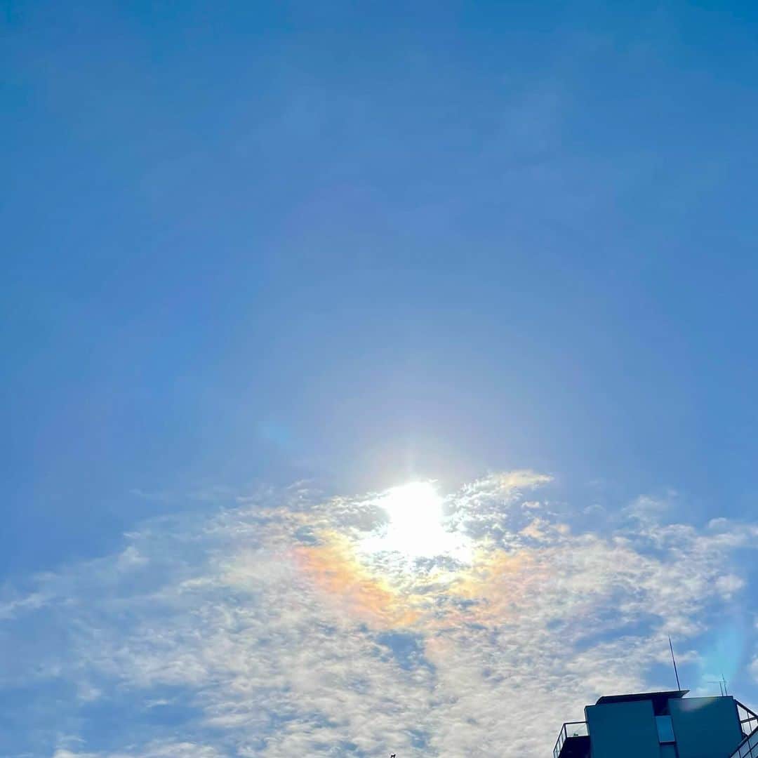 吉井明子さんのインスタグラム写真 - (吉井明子Instagram)「☀️☁️🌈 空と雲が綺麗な日は それだけで いい日☺︎  #東京の空 #tokyo #sky #気象予報士 #気象キャスター #weatherforecaster #기상캐스터　#氣象主播」11月21日 20時06分 - akiko_yoshii_sunny_rain