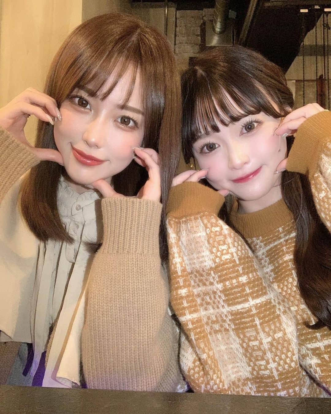 鈴木 あやさんのインスタグラム写真 - (鈴木 あやInstagram)「. ちょっと早いけど🤏🏻 誕生日おめでとう🕊️🩵🩶  毎年お祝いできて嬉しっ🥳🫧  #chutea #winter #名古屋 #nagoya #女子会 #コーデ #code #coordinate #ootd #セルカ #selca #shooting #ootd #fashion #fashiongram #fashionista #fashionblogger #today #todayscode」11月21日 20時11分 - ayachu69