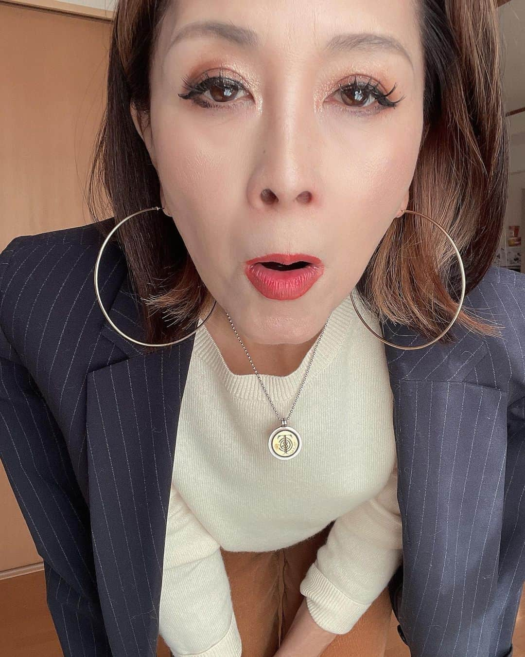 Naoko（なおこ）さんのインスタグラム写真 - (Naoko（なおこ）Instagram)「しばらく ジーンズて 言ったよね？  毎日コロコロ気が変わる  はい それがわたしです  毎日新鮮な気持ち  フレッシュ🥹😅  ただ脂肪だらけの身体は 飽きてきた〜  こんな身体になりたいなー の方向は6年変わらなかったのに 😀 ちょい、方向性が 違う身体もいいな て 思い始めてきた  きっと脂肪が つきすぎたからだね  #筋トレ女子 #フィットネス女子#フィットネス#Fitness#筋トレ女子と繋がりたい #筋トレ好き#筋トレ好きと繋がりたい#減量 #くびれ#美ボディ #アラフィフ#アラフィフコーデ#ボディメイク #50代#健康 #熊本 #kumamoto」11月21日 18時40分 - smile_naohibi