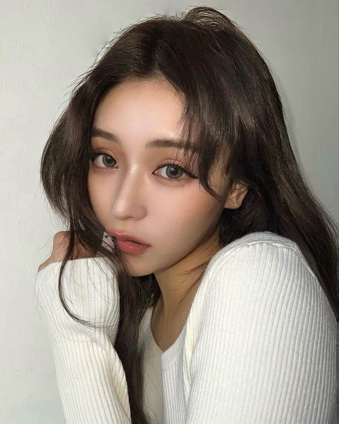 田向星華（せいせい）のインスタグラム：「期間限定で暗髪になりました 🍒🖤 見慣れないな〜大丈夫かな〜🫢」
