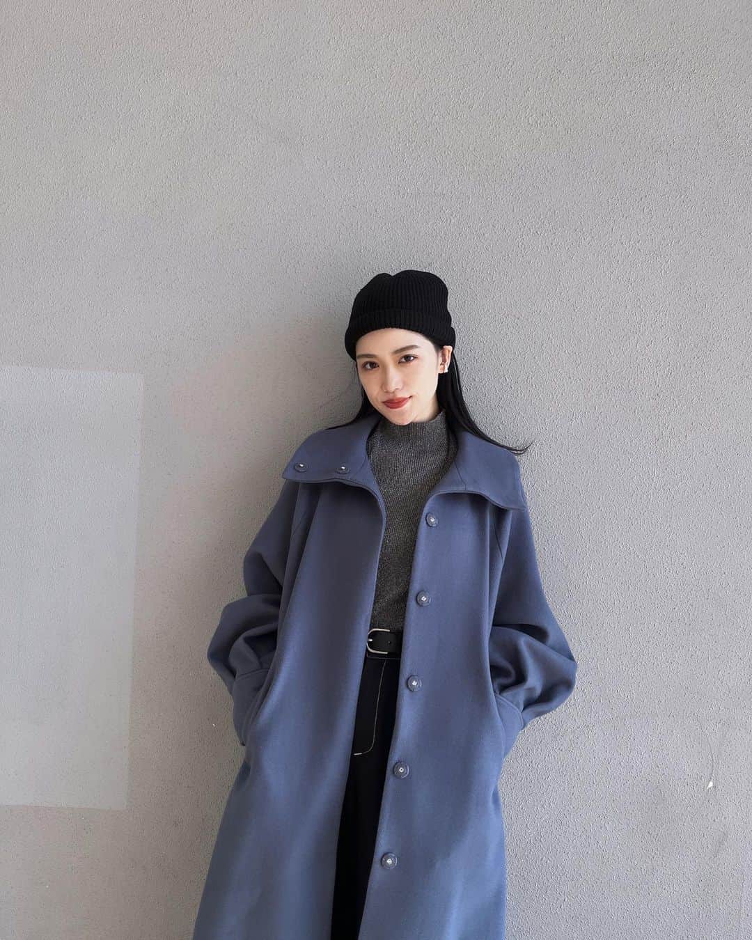 金澤葵さんのインスタグラム写真 - (金澤葵Instagram)「. 💙🫐🩵🧢🦋❄️🌎  ブルーって肌明るく見えるよね お気に入りのコート  @murua_official   もう11月下旬 今年もあと1ヶ月になるのね〜」11月21日 18時42分 - aoi_kanazawa