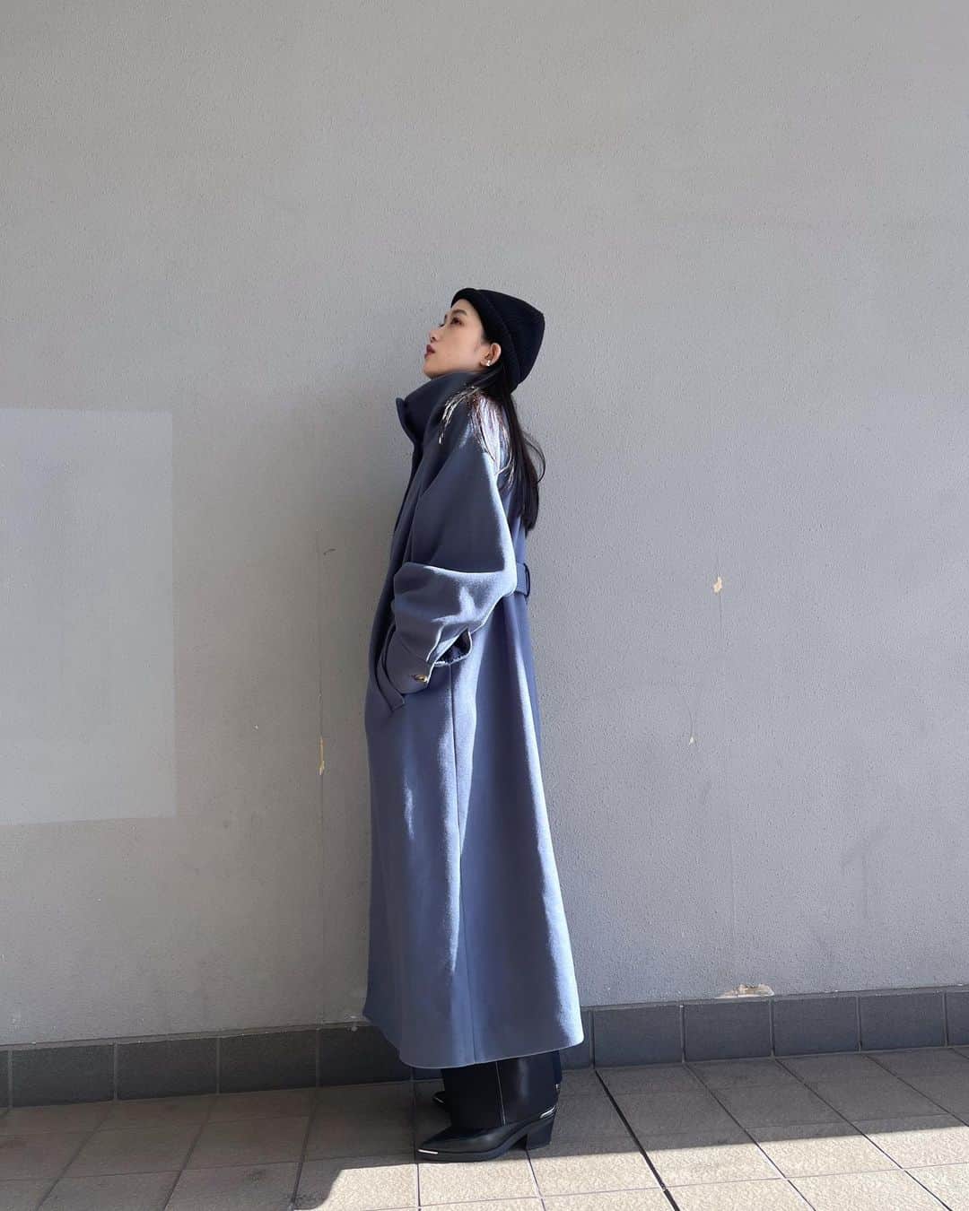 金澤葵さんのインスタグラム写真 - (金澤葵Instagram)「. 💙🫐🩵🧢🦋❄️🌎  ブルーって肌明るく見えるよね お気に入りのコート  @murua_official   もう11月下旬 今年もあと1ヶ月になるのね〜」11月21日 18時42分 - aoi_kanazawa