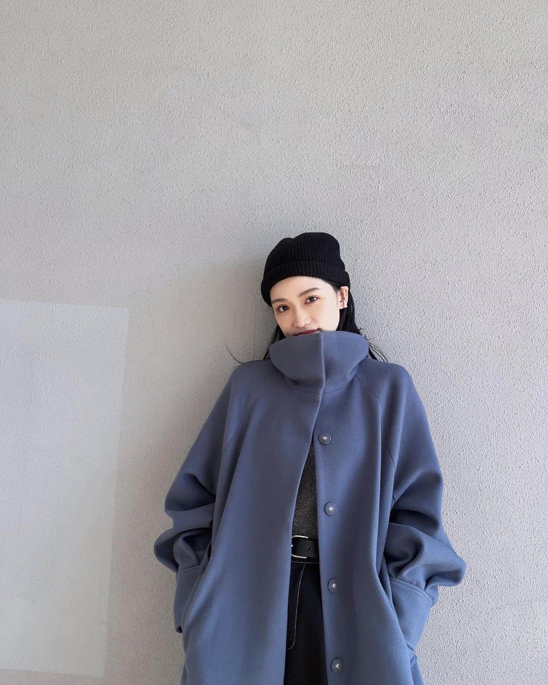 金澤葵さんのインスタグラム写真 - (金澤葵Instagram)「. 💙🫐🩵🧢🦋❄️🌎  ブルーって肌明るく見えるよね お気に入りのコート  @murua_official   もう11月下旬 今年もあと1ヶ月になるのね〜」11月21日 18時42分 - aoi_kanazawa