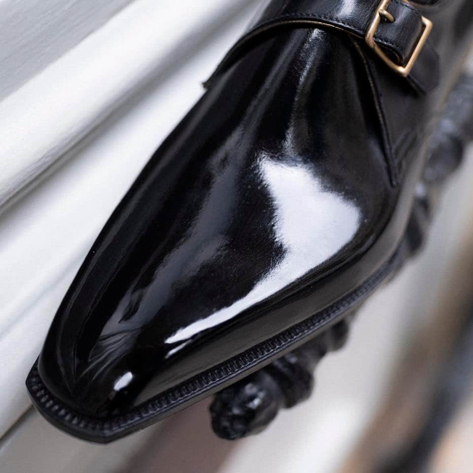 コルテのインスタグラム：「Spotted at the Paris boutique !  Model : Bespoke Monk Shoe Detail : Exceptional shoe shine Color : Black  www.corthay.com #corthay #classicshoes」