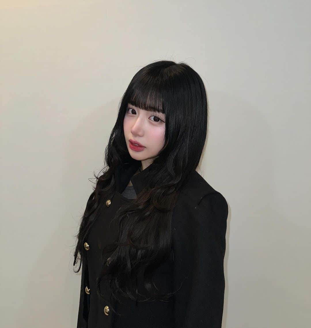 のインスタグラム：「この間あまみーにエクステとカラートリートメントしてもらって髪ツヤツヤになったよ🥹💭 ・ ・ ・ ありがとうございました🫶🏻」
