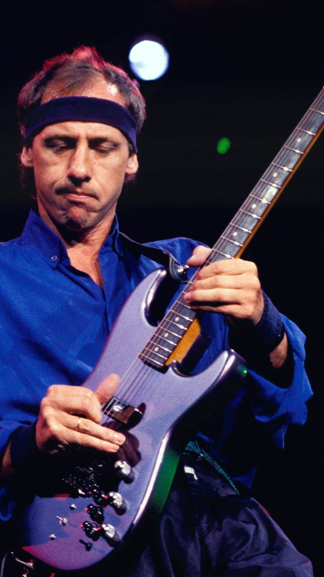 クリスティーズのインスタグラム：「Christie’s is delighted to announce the auction of guitars from the personal collection of music legend Mark Knopfler, the celebrated frontman of the iconic British rock band, Dire Straits.  Comprising more than 120 guitars and amps, the collection spans the 50-year career of one of the world’s most influential musicians and chronicles the diverse array of instruments that Knopfler has used to write, record and perform his extensive catalogue of compositions for Dire Straits, as well as numerous successful solo albums and film soundtracks.   The Mark Knopfler Guitar Collection: Live Auction | London 31 January 2024  For more information regarding the collection, head to the link in bio.」
