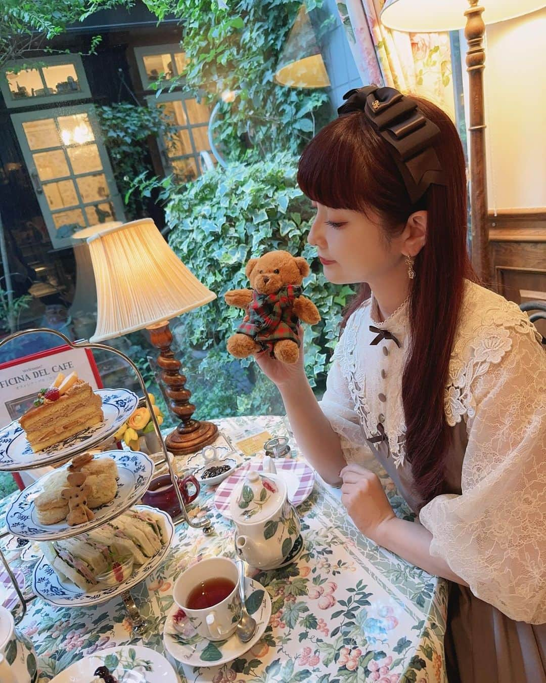 青木美沙子さんのインスタグラム写真 - (青木美沙子Instagram)「大阪にあるオールドローズガーデン🌹さんへ クラシカルでカントリーな店内🐻 可愛すぎました♡  お洋服は、イノワさんコラボ♡モカカラー @oldrosegarden1988  @innocentworldofficial」11月21日 18時50分 - misakoaoki