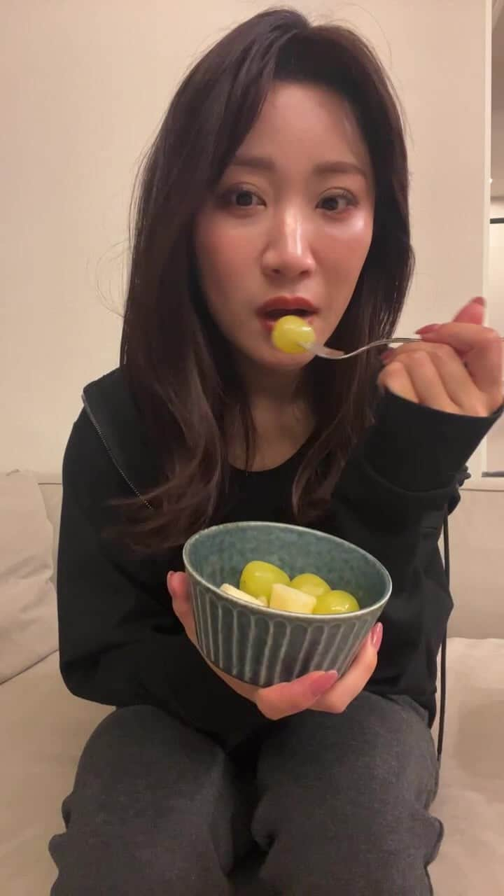 せとまみのインスタグラム：「セミナーで使った備品が届くまでおしゃべりLIVE」