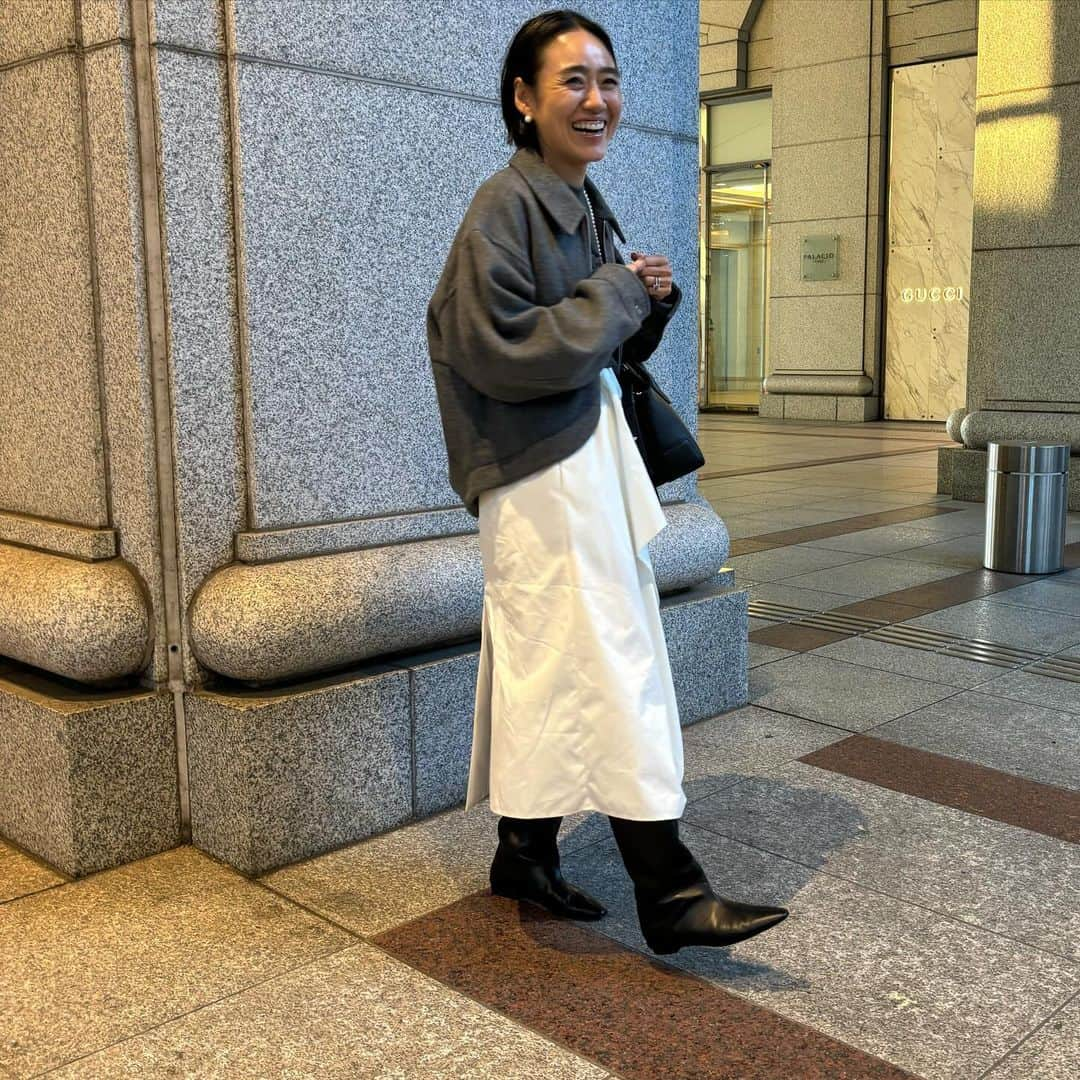 金子綾さんのインスタグラム写真 - (金子綾Instagram)「today's... #ootd  #akcloset   インスタライブを終えて  @pradabeauty のオープニングに。 素敵な香りと素敵空間でした♡  問い合わせたくさん頂いたインスタライブで着ていたニットはカオス。 薄手で重ね着にも🙆」11月21日 18時58分 - ayaaa0707