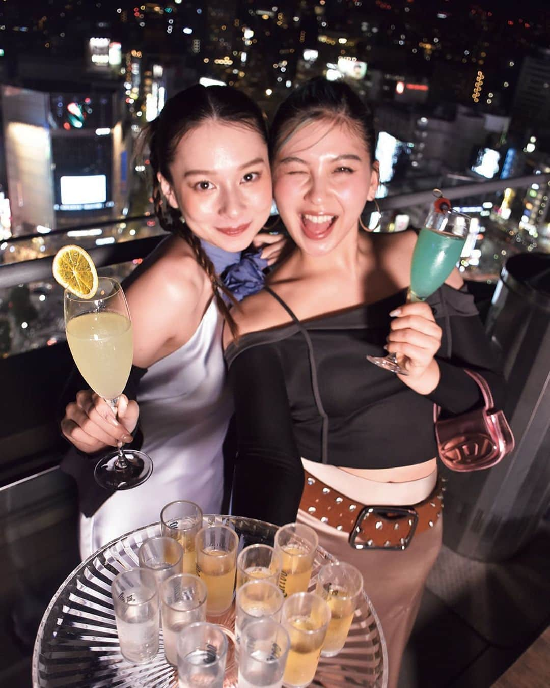 sweetさんのインスタグラム写真 - (sweetInstagram)「🪩🥂sweet12月号 好評発売中🥂🪩  「TOKYO Girls‘ Night Out」企画に登場した、Nikiちゃん＆ミラちゃんのキュートなカットをお届け🎧✨  スウィートガールズ的夜遊びファッション特集、必見です😘💕  詳しくは本誌をチェックしてね📝  @__niki22  @jenmilaa   #sweet12月号 #スウィート12月号 #niki  #長谷川ミラ」11月21日 19時04分 - sweet_editors