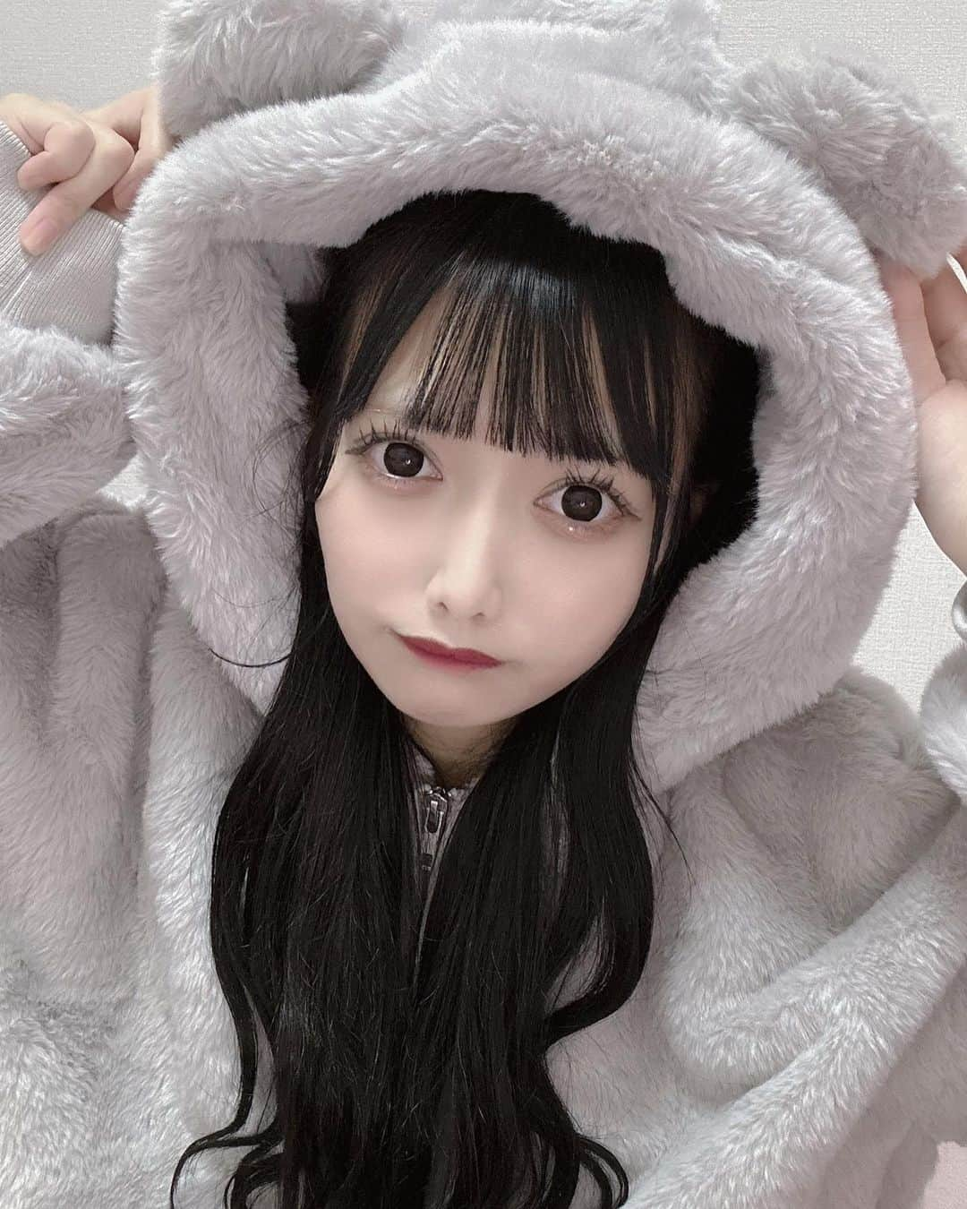 れもさんのインスタグラム写真 - (れもInstagram)「. . #asknowasplus 様のくまみみもこもこ！🧸 . . かわいすぎる 🥲♡ . いつも黒ばっか来てるけど似合ってる〜？ . ふわふわで気持ちいいめちゃくちゃおすすめ 🤲🏻❕ . . . . . . . .  #pr #量産型 #病みかわいい #地雷女 #量産型コーデ #量産型女子 #地雷 #量産型ヲタク #selfie #セルカ #selca  #自撮り女子 #自撮り界隈 #yamikawaii #좋아요 #셀카 #셀피 #메이크업 #팔로우 #카페 #셀스타그램 #ジラジョ #地雷系女子 #地雷メイク #地雷コーデ #地雷系 #モコモコ #もこもこアウター #もこもこ」11月21日 19時05分 - soudagaya