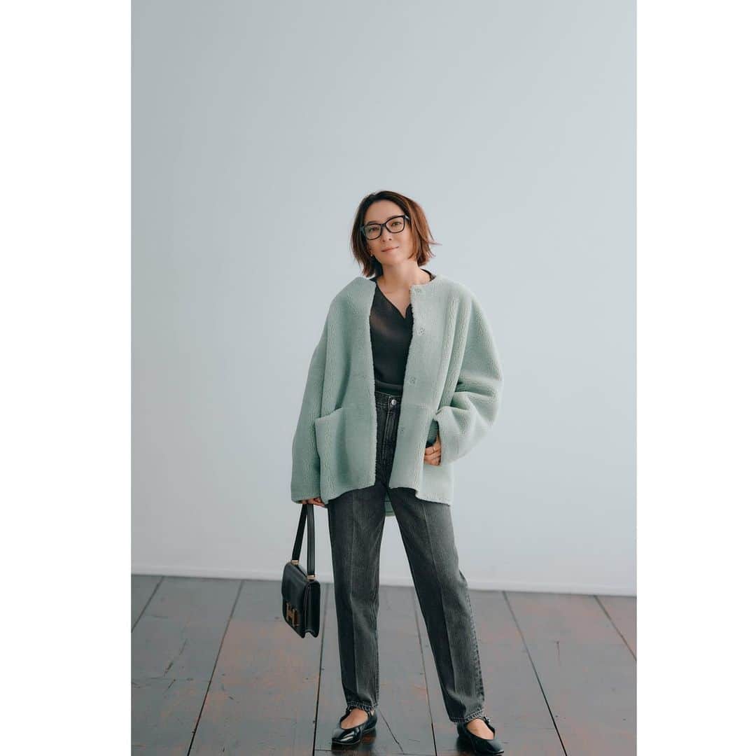 milaowen_officialさんのインスタグラム写真 - (milaowen_officialInstagram)「- NEW STANDARD vol.7 高橋志津奈のベーシックでも華やか見せができる選び方  ☑︎「アウターにニュアンスカラーを入れていつもの自分をブラッシュアップ！」  履き慣れたデニムスタイルの時こそ印象が変わるカラーものを選んで新鮮に。 エコムートンだから軽くてゆったりシルエットなので中に色々着込めるのもコーデに悩む心配を解消。 ベーシックアイテムを着続ける 自分らしさを持っている人ほど アウターでカラーに挑戦してみて欲しい。  Coat 25,300yen  Knit tops 7,920yen  Pants 9,460yen (all tax in)  #milaowen #高橋志津奈 #autumn #basic #fashion」11月21日 19時05分 - milaowen_official