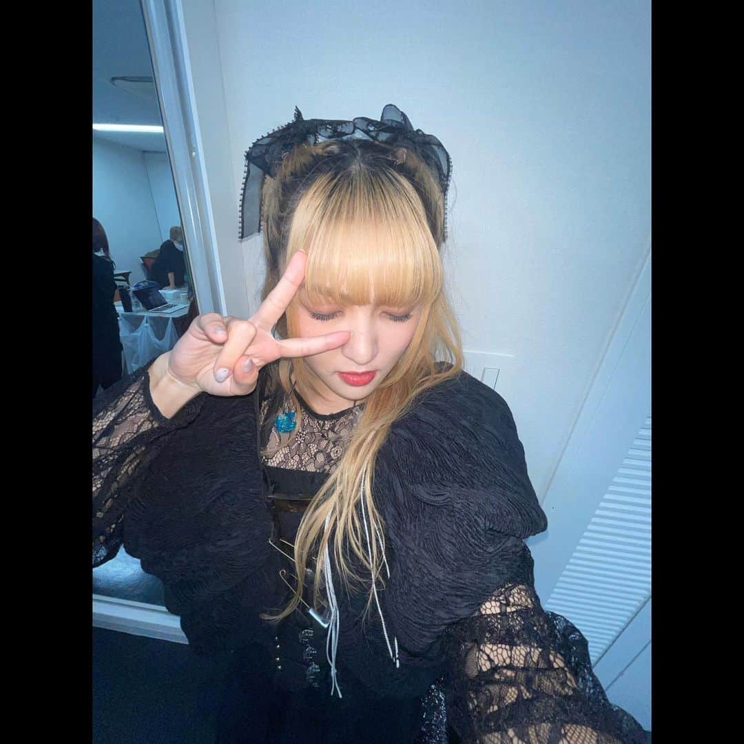 JUNNAさんのインスタグラム写真 - (JUNNAInstagram)「ANIMAX MUSIX 2023  ソロパートでは、「Dear」と「眠らされたリネージュ」の2曲を🎤  衣装は、真っ黒で、大人にかっこよく🖤💋 @aoiwanaka.official」11月21日 19時07分 - junnarockyou