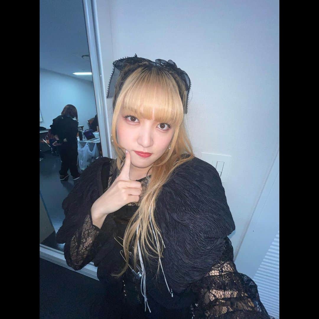 JUNNAさんのインスタグラム写真 - (JUNNAInstagram)「ANIMAX MUSIX 2023  ソロパートでは、「Dear」と「眠らされたリネージュ」の2曲を🎤  衣装は、真っ黒で、大人にかっこよく🖤💋 @aoiwanaka.official」11月21日 19時07分 - junnarockyou