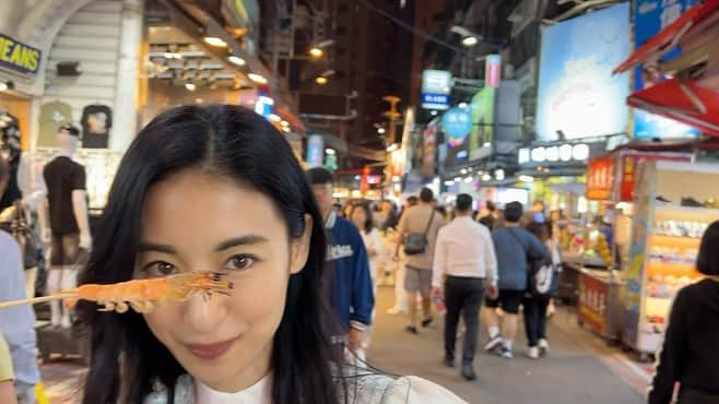 大久保麻梨子さんのインスタグラム写真 - (大久保麻梨子Instagram)「久違的台灣夜市 我們來到台中逢甲夜市〜🙌🏻 台中朋友們推薦給我的美味小吃名單吃到飽😋 臭到麻痺的超人氣排隊臭豆腐到 Jerry說台灣男子推廣協會禁止吃的小吃是？😂 歡迎來看看我們的YT #大久保麻梨子的台灣生活   久しぶりの台湾夜市編 お久しぶりの台中 逢甲夜市で人気グルメを食べまくり！青春の味から麻痺しちゃうアレも。 ぜひYoutubeご覧下さい😉  #大久保麻梨子 #台中 #夜市 #夜市小吃 #逢甲夜市 #日本人 #台日友好 #台日夫婦 #夫妻 #夫妻日常」11月21日 21時00分 - marilog0907