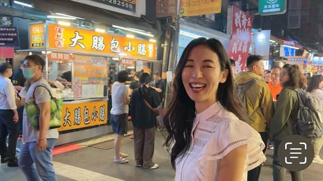 大久保麻梨子さんのインスタグラム写真 - (大久保麻梨子Instagram)「久違的台灣夜市 我們來到台中逢甲夜市〜🙌🏻 台中朋友們推薦給我的美味小吃名單吃到飽😋 臭到麻痺的超人氣排隊臭豆腐到 Jerry說台灣男子推廣協會禁止吃的小吃是？😂 歡迎來看看我們的YT #大久保麻梨子的台灣生活   久しぶりの台湾夜市編 お久しぶりの台中 逢甲夜市で人気グルメを食べまくり！青春の味から麻痺しちゃうアレも。 ぜひYoutubeご覧下さい😉  #大久保麻梨子 #台中 #夜市 #夜市小吃 #逢甲夜市 #日本人 #台日友好 #台日夫婦 #夫妻 #夫妻日常」11月21日 21時00分 - marilog0907