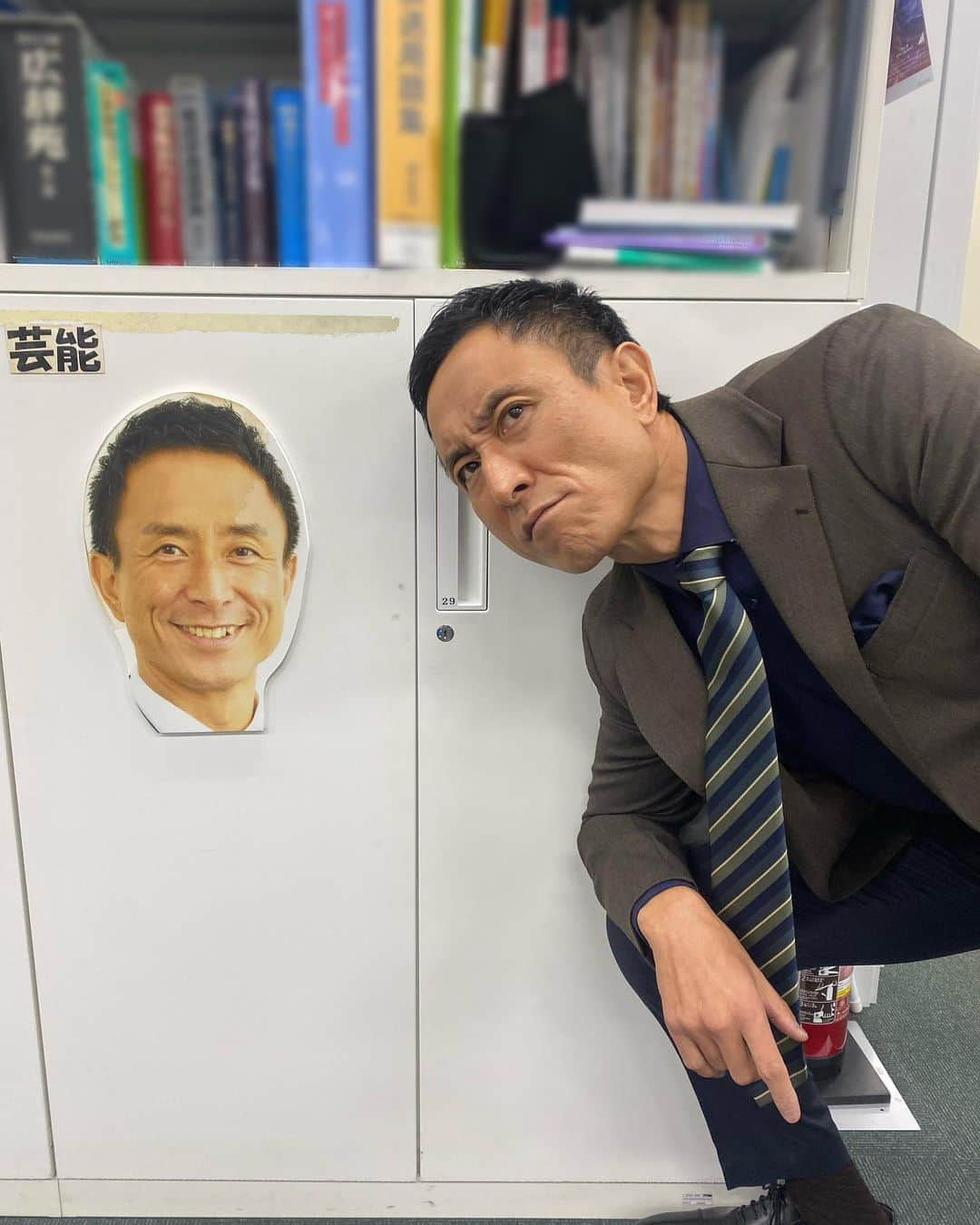 ABCテレビ「おはよう朝日です」さんのインスタグラム写真 - (ABCテレビ「おはよう朝日です」Instagram)「おはようございます☀️ 岩本です💪  おはパーから2日❗️ 今朝、気づきました…  本気でお米作り隊の 岩本かかしの残骸に……  捨てにくいのはわかるけど…  年末の大掃除を 乗り越えられるか注目です‼️  #おは朝  #岩本計介  #朝からガンガン」11月21日 19時14分 - ohaasaofficial