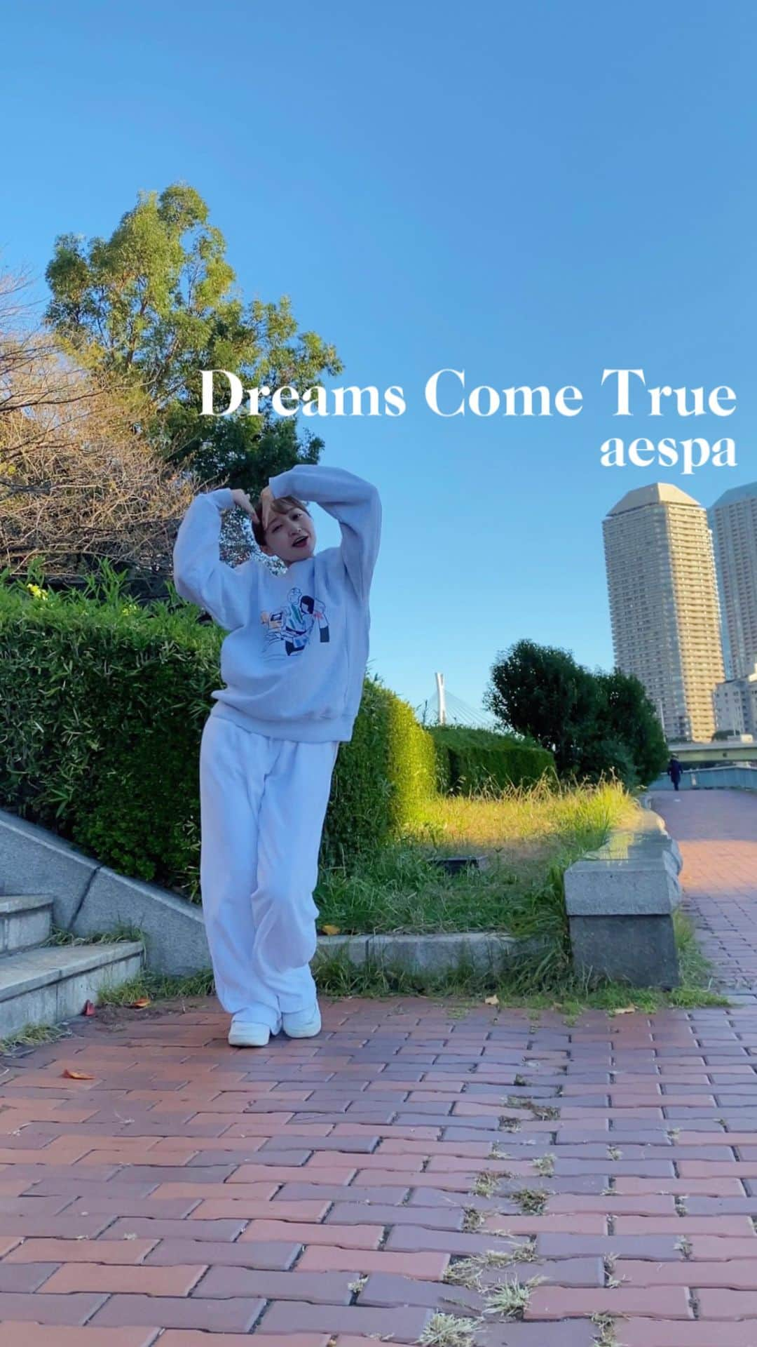 磯俣愛のインスタグラム：「💜  @aespa_official Dreams Come True👽 大大大好きな曲でずっとこのダンスしたかったからた〜のし〜  #踊ってみた#ダンス動画#kpopdance  #ダンス#aespa#dreamscometrue#에스파 #댄스커버 #커버댄스  #dancechallenge#kpopdancecover」