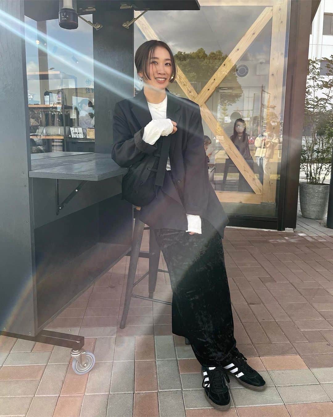 yan___5のインスタグラム：「歯科矯正🦷1クール終了しました！ @eternal_dental_clinic  ですが、まだ少し気になったので 2クール目に入りました。 2クール目は16ピース✌️  橋正を始めて、12月末で丸2年が経ちます🕛 マウスピース生活には慣れて 周りの人たちにもキレイになったね！と言ってもらえて 本当にやってよかった🥹♡  なにより、歯磨きがしやすくなったよ🪥🫧 アタッチメントがついてるけど前よりは断然！  #yan_矯正日記  #インビザライン矯正記録」