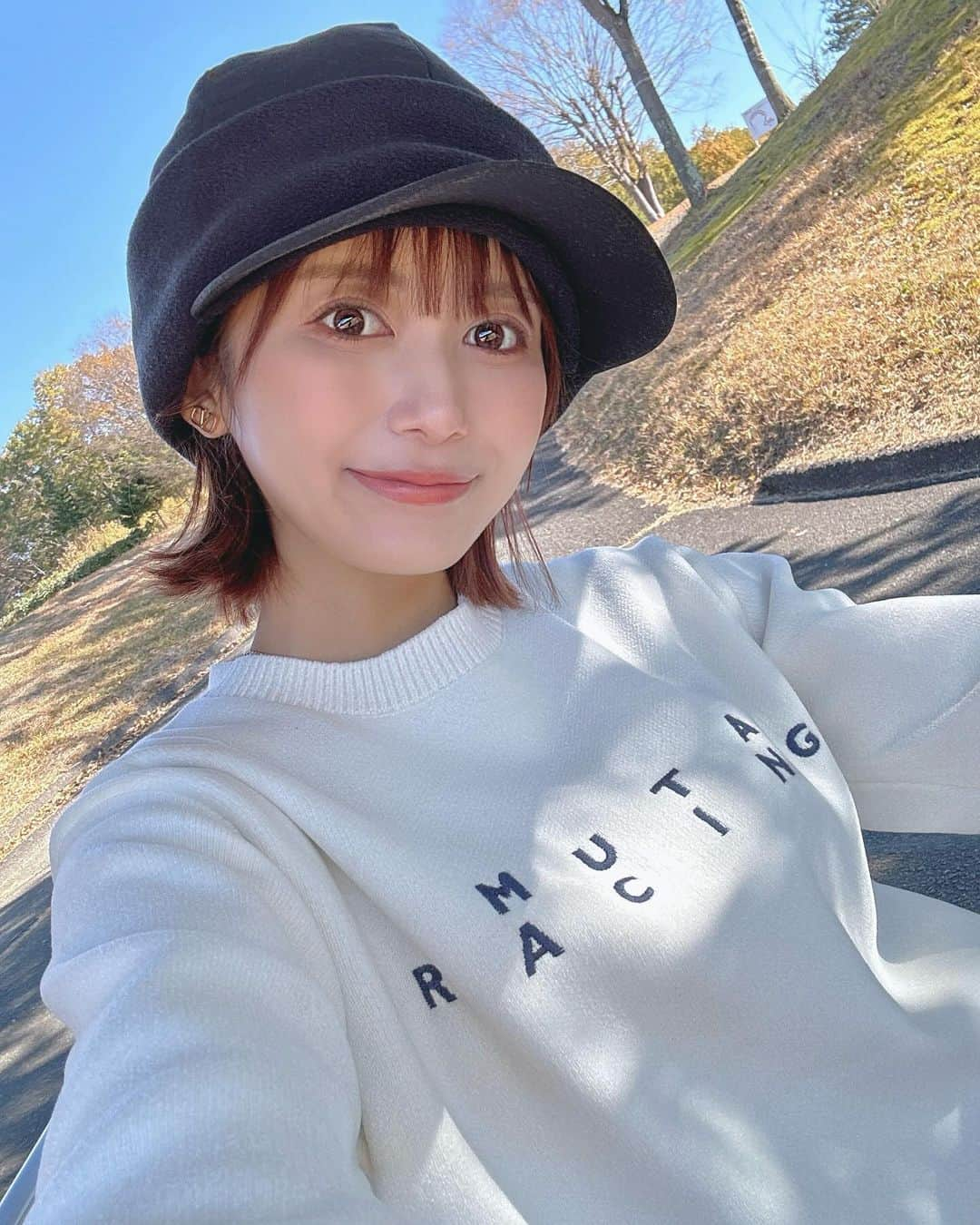 後藤佑紀さんのインスタグラム写真 - (後藤佑紀Instagram)「秋のゴルフ🍁🍂 朝と夕方は寒いけど昼間はポカポカだった☺️🔆  スコアはボロボロですが☺️☺️  ウェアとキャップは @mutaracing_wear 〰️ トップスはもちもちで気持ちいい🥰袖も長めで🫰  キャップは深めで耳まで隠れるし モコモコだから暖かかった🧢🧶  映ってないけどmutaの千鳥柄スカートと合わせたよ🫶   #muta #mutaracing #mutamarine  #mutamarinegolf  #ゴルフ #ゴルフウェア #ゴルフ女子  #ゴルフコーデ  #ゴルフ初心者  #伸び代ゴルフ #レースクイーン #mutaracingfairies #pr」11月21日 19時19分 - kinochan0219