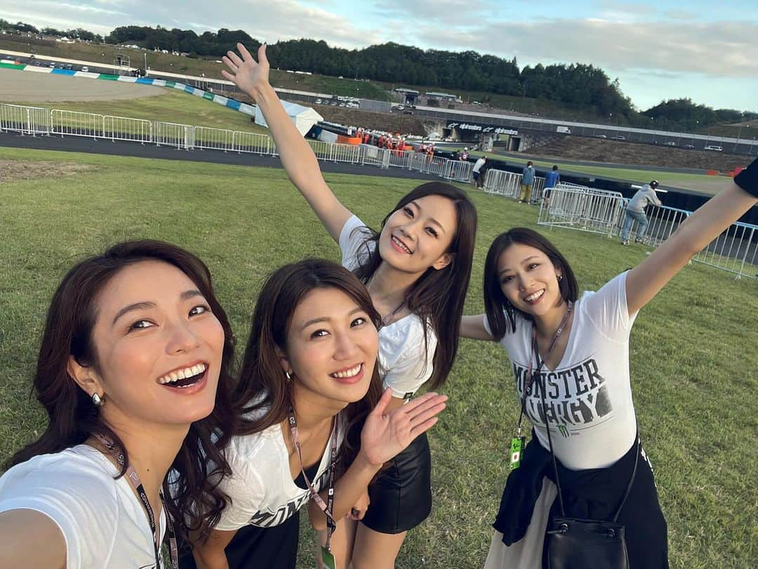 野木久美子のインスタグラム：「オフショット♡  楽しいメンバーだったなぁー☺️ 延泊したかった😁  #monsterenergygirls  #motogp」