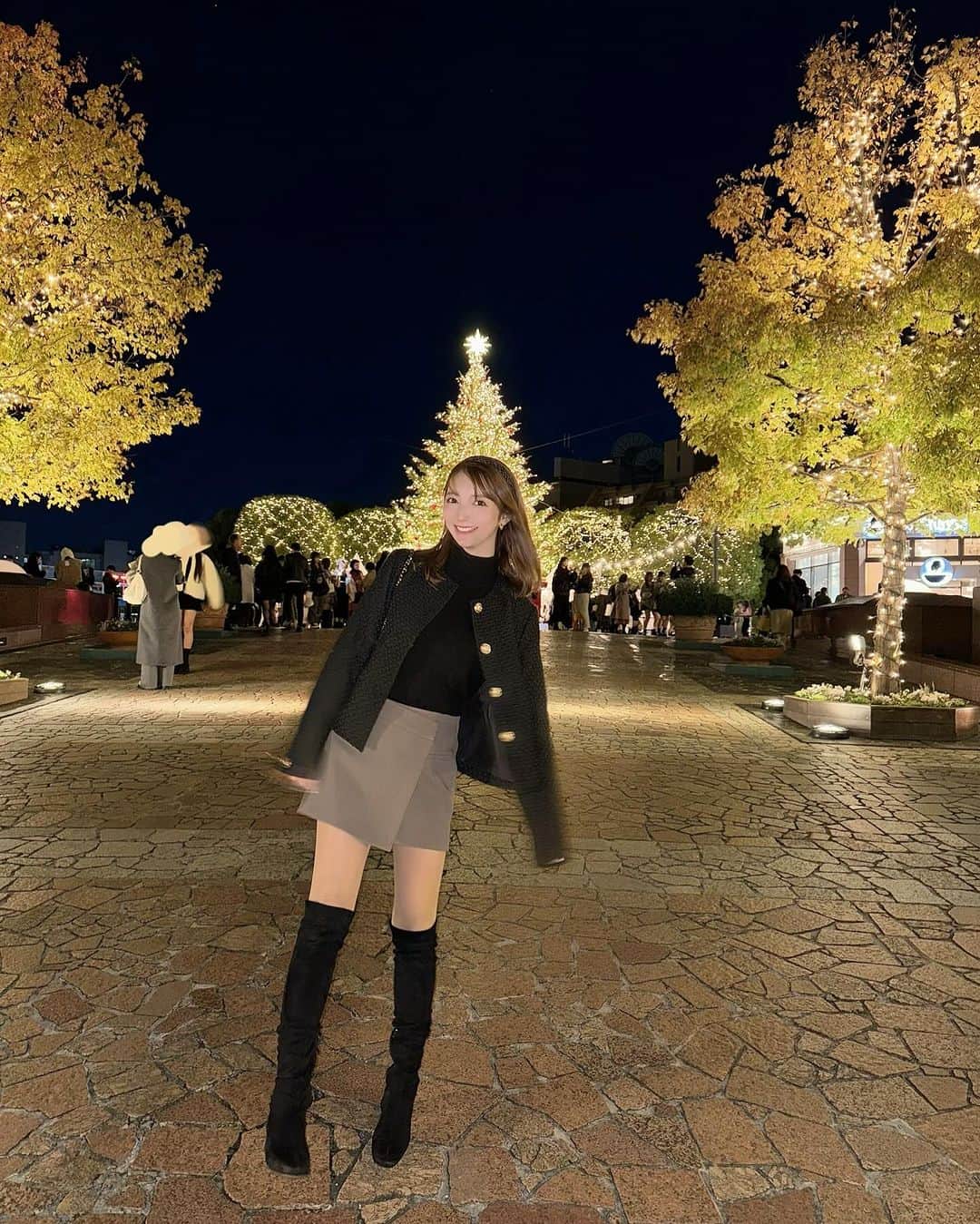 堀みづきのインスタグラム：「ぶれっぶれだけど、、😗 イルミネーション綺麗だった🎄💚  #yebisugardenplace #イルミネーション#クリスマス」