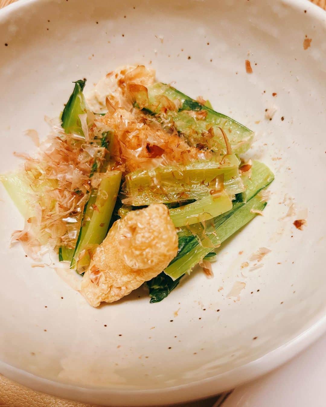 川谷修士さんのインスタグラム写真 - (川谷修士Instagram)「★★パパ作る晩ご飯でっせ〜 mainは ゆず香る揚げ鶏と根菜あん あんの中にゆずペーストを 溶かしてあります sideは 小松菜と油揚げのおかかマヨ和え 油揚げすっきゃわー ご飯は こめからだ「もちぷち黄金ごはん」  『百式』千秋楽大阪11/26 チケット買うて買うて〜  #2丁拳銃 #2丁拳銃修士 #百式  #30周年 #なんばグランド花月」11月21日 19時26分 - 2chokenju_shuji
