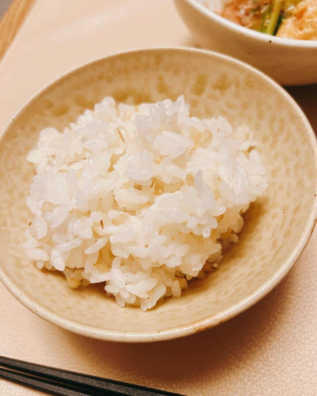 川谷修士さんのインスタグラム写真 - (川谷修士Instagram)「★★パパ作る晩ご飯でっせ〜 mainは ゆず香る揚げ鶏と根菜あん あんの中にゆずペーストを 溶かしてあります sideは 小松菜と油揚げのおかかマヨ和え 油揚げすっきゃわー ご飯は こめからだ「もちぷち黄金ごはん」  『百式』千秋楽大阪11/26 チケット買うて買うて〜  #2丁拳銃 #2丁拳銃修士 #百式  #30周年 #なんばグランド花月」11月21日 19時26分 - 2chokenju_shuji